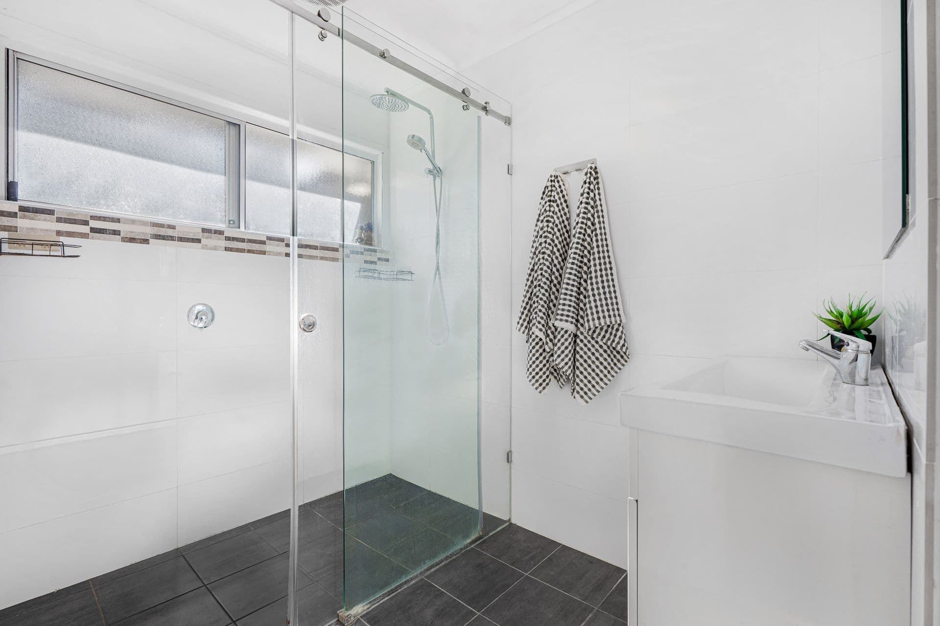 6 Cavanaugh Street, Wynnum West, QLD, 4178, Wynnum West - Thumbnail 6