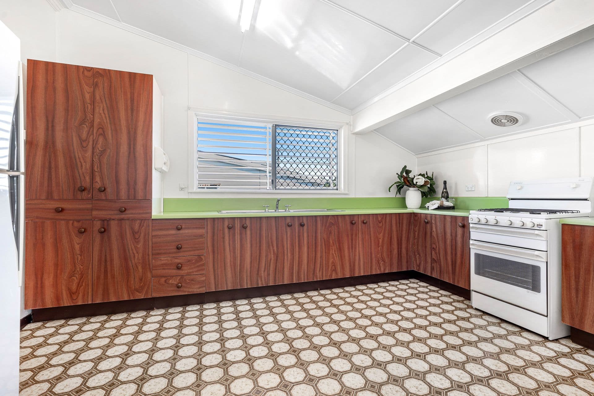 59 Barrinia Street, Manly, QLD, 4179, Manly - Thumbnail 3