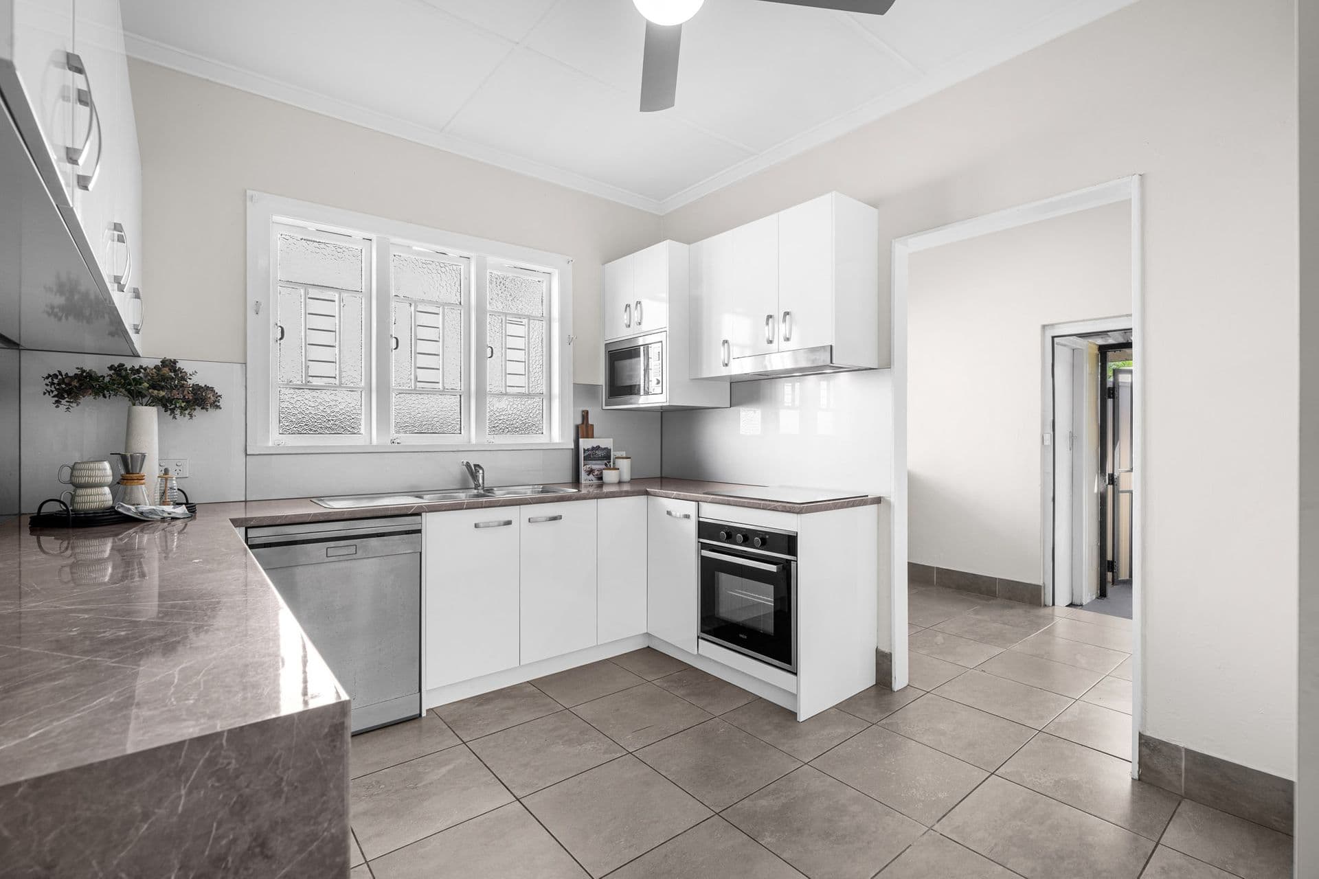84 Stradbroke Avenue, Wynnum, QLD, 4178, Wynnum - Thumbnail 3