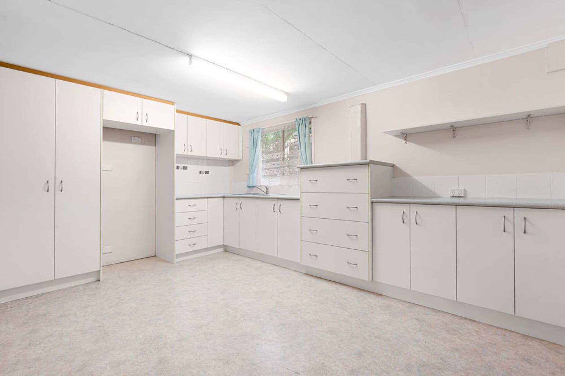 21 Moreton Avenue, Wynnum, QLD, 4178, Wynnum - Thumbnail 6