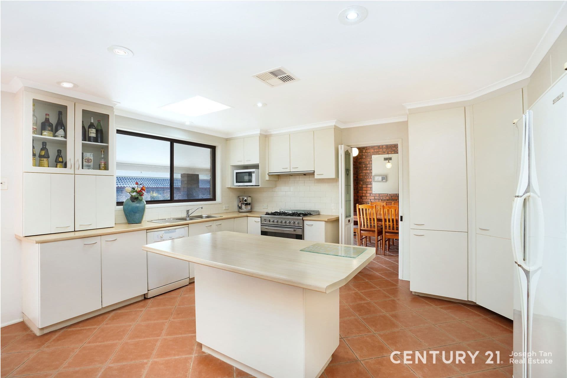 8 Stanton Drive, West Pennant Hills, NSW, 2125, West Pennant Hills - Thumbnail 2