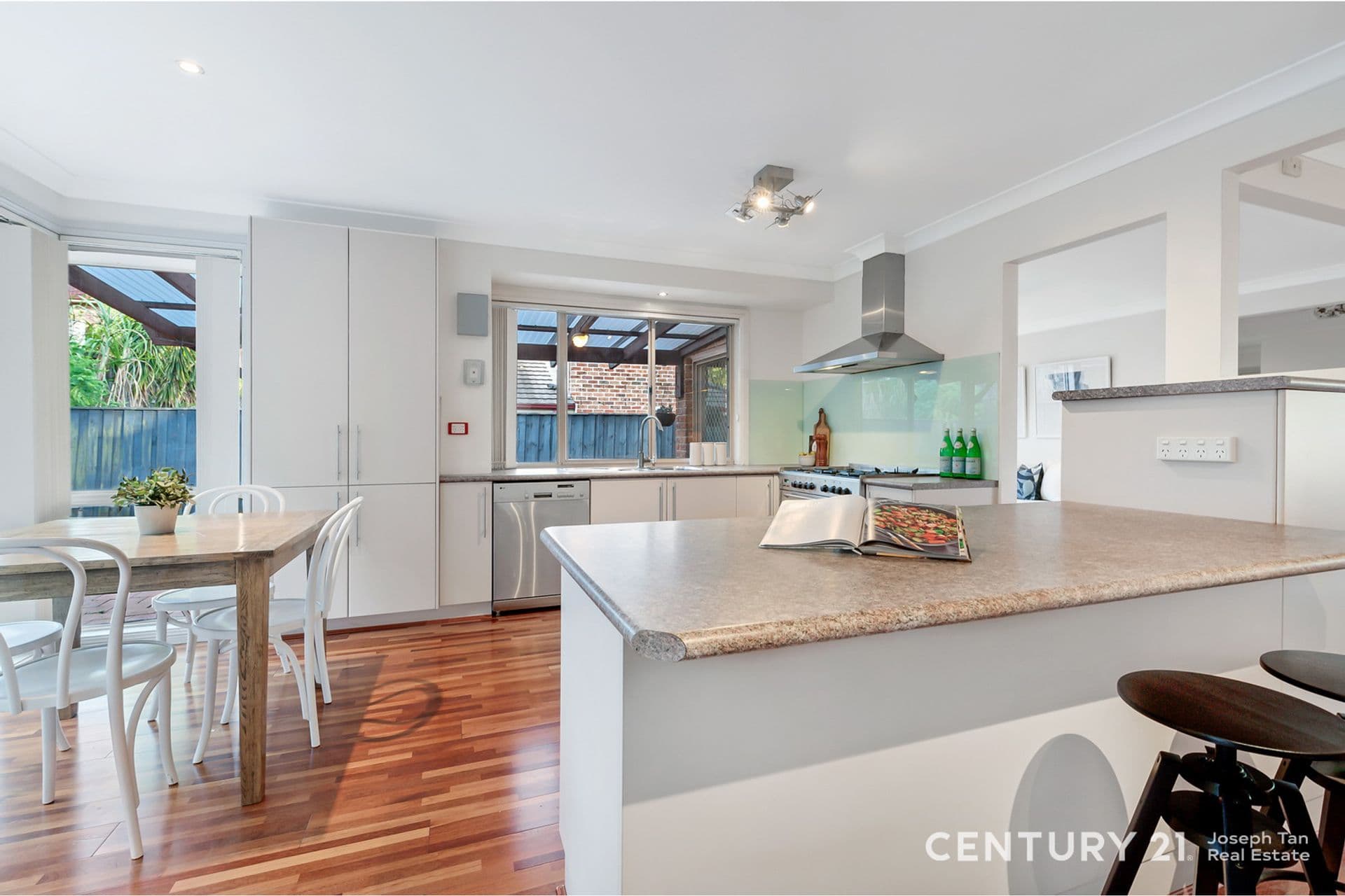 65 Oakhill Drive, Castle Hill, NSW, 2154, Castle Hill - Thumbnail 5