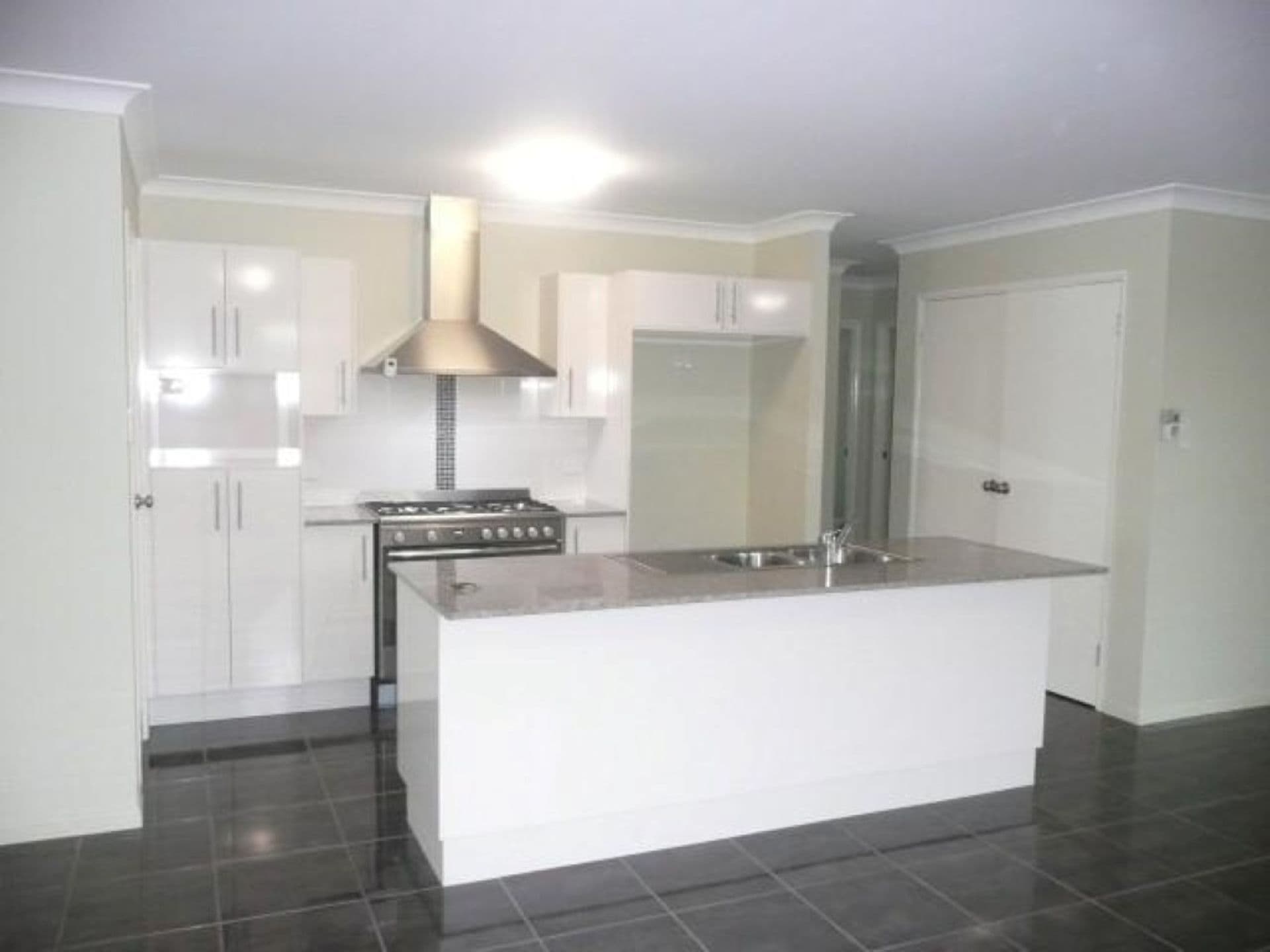 26 Kahana Avenue, Burdell, QLD, 4818, Burdell - Thumbnail 4