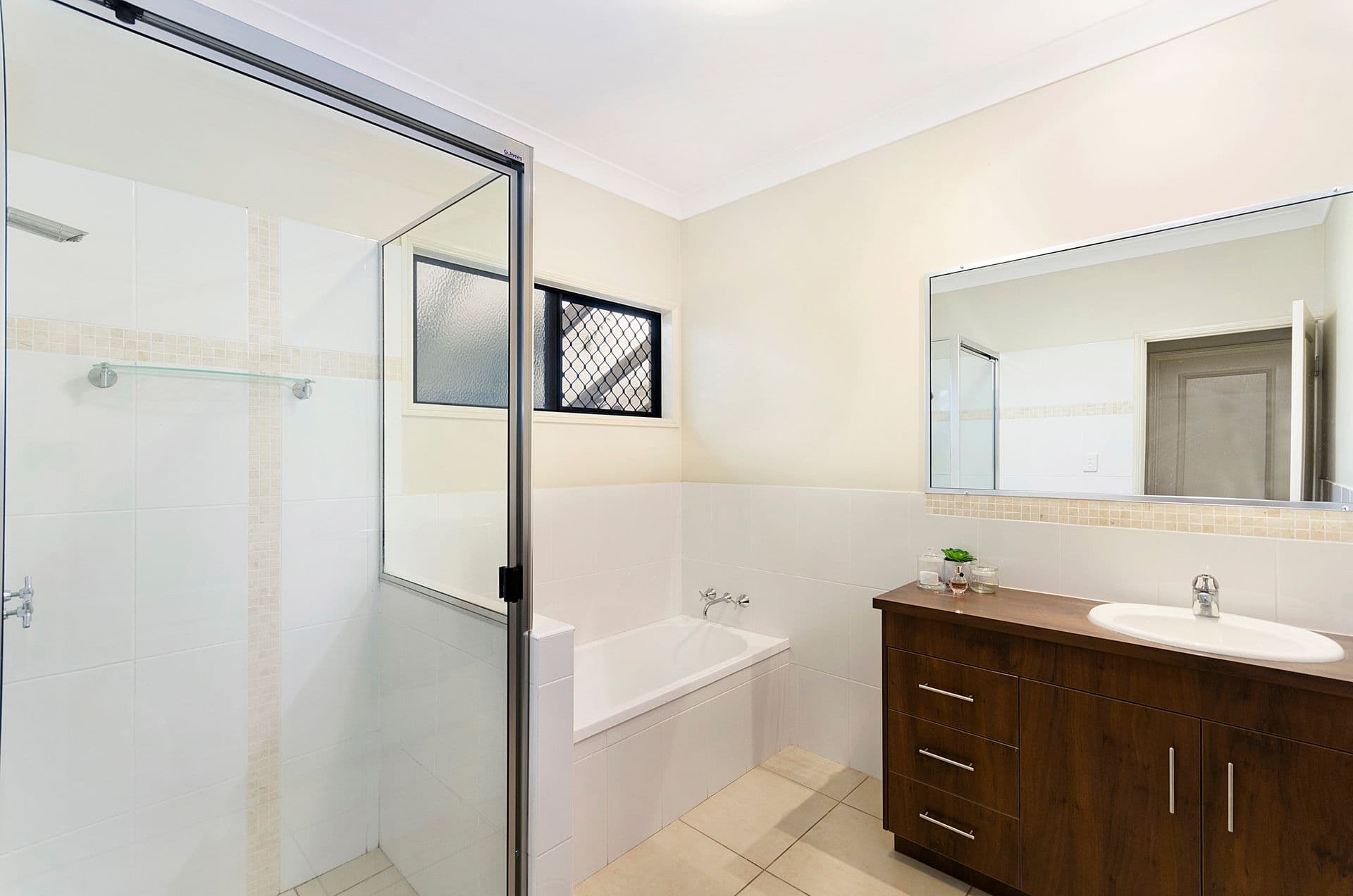 24 Pacific Avenue, Bushland Beach, QLD, 4818, Bushland Beach - Thumbnail 5