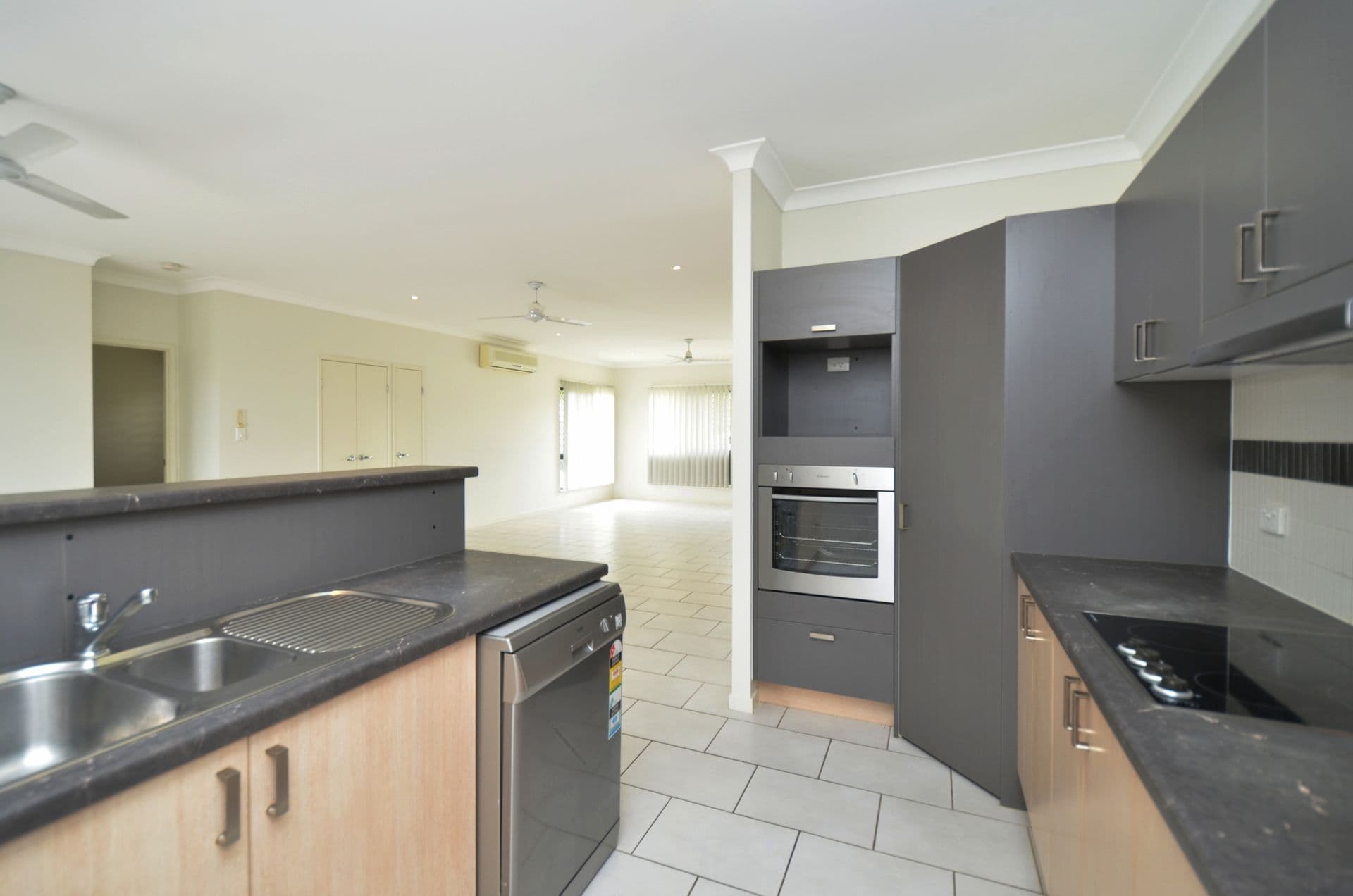 10 Kroymans Drive, Mount Louisa, QLD, 4814, Mount Louisa - Thumbnail 2