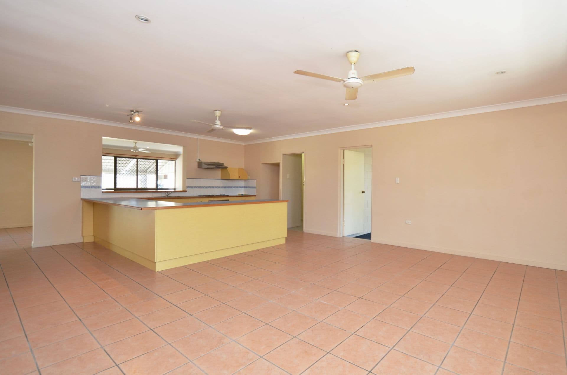 143 Miles Avenue, Kelso, QLD, 4815, Kelso - Thumbnail 3