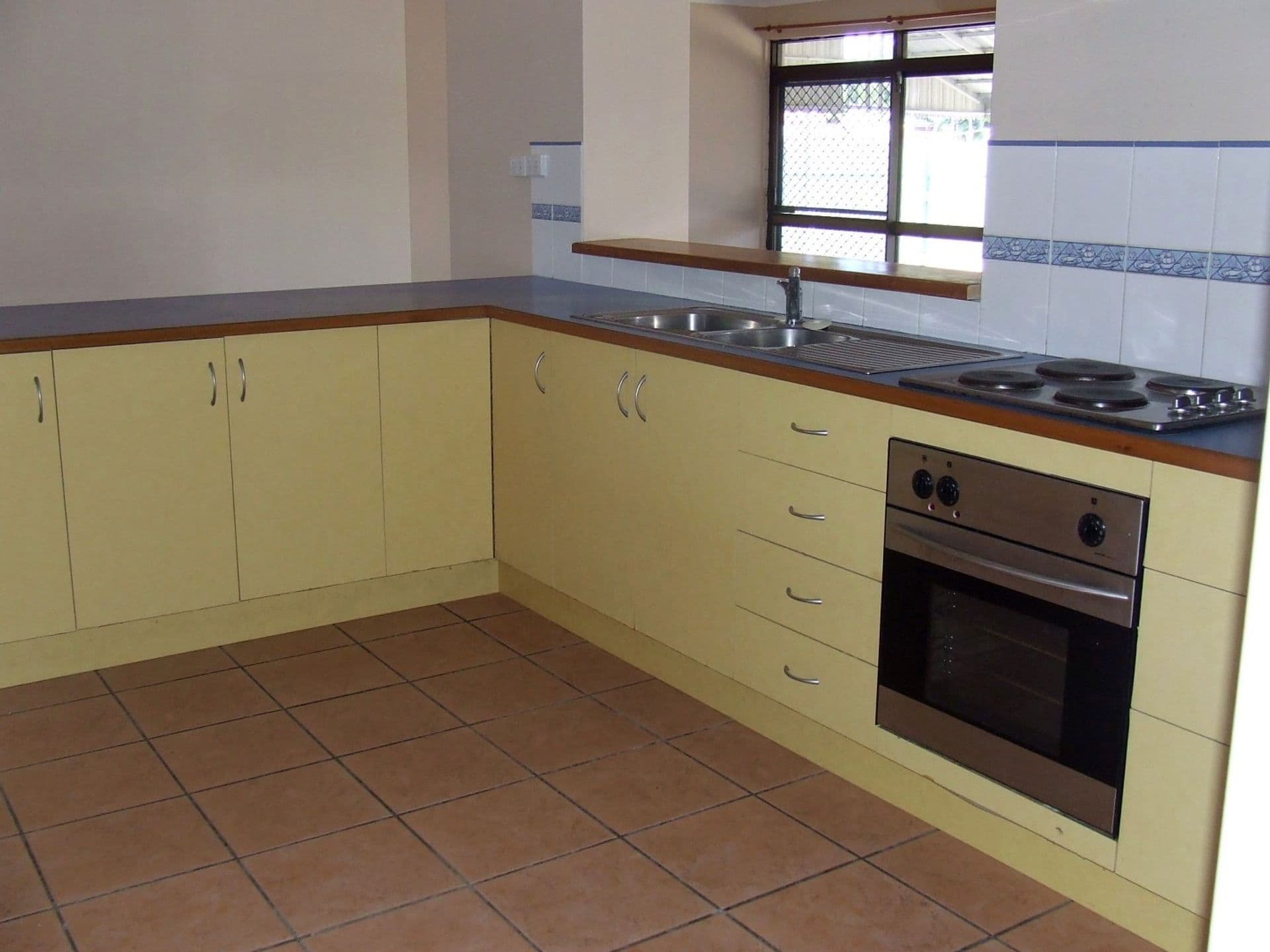 143 Miles Avenue, Kelso, QLD, 4815, Kelso - Thumbnail 2