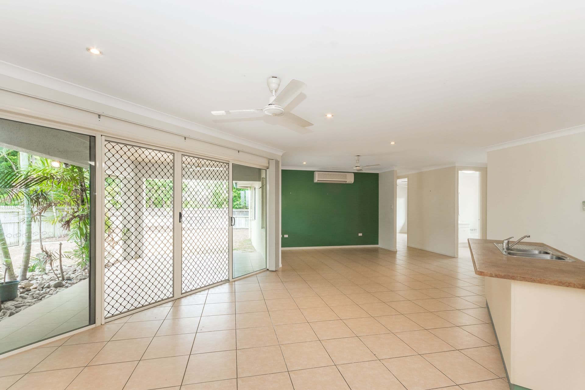 26 Seabrook Circuit, Bushland Beach, QLD, 4818, Bushland Beach - Thumbnail 2