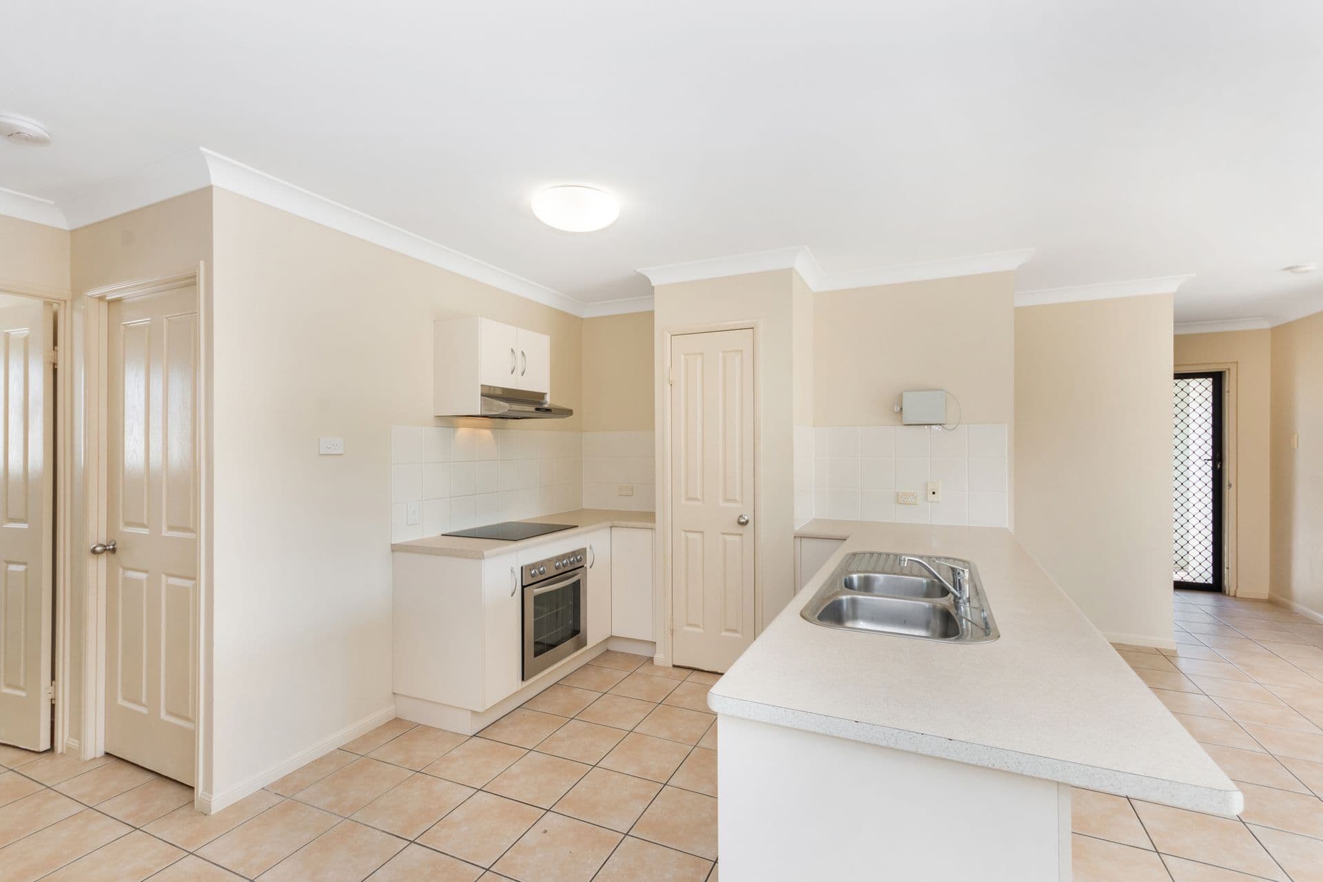 5 Gernika Court, Bushland Beach, QLD, 4818, Bushland Beach - Thumbnail 2