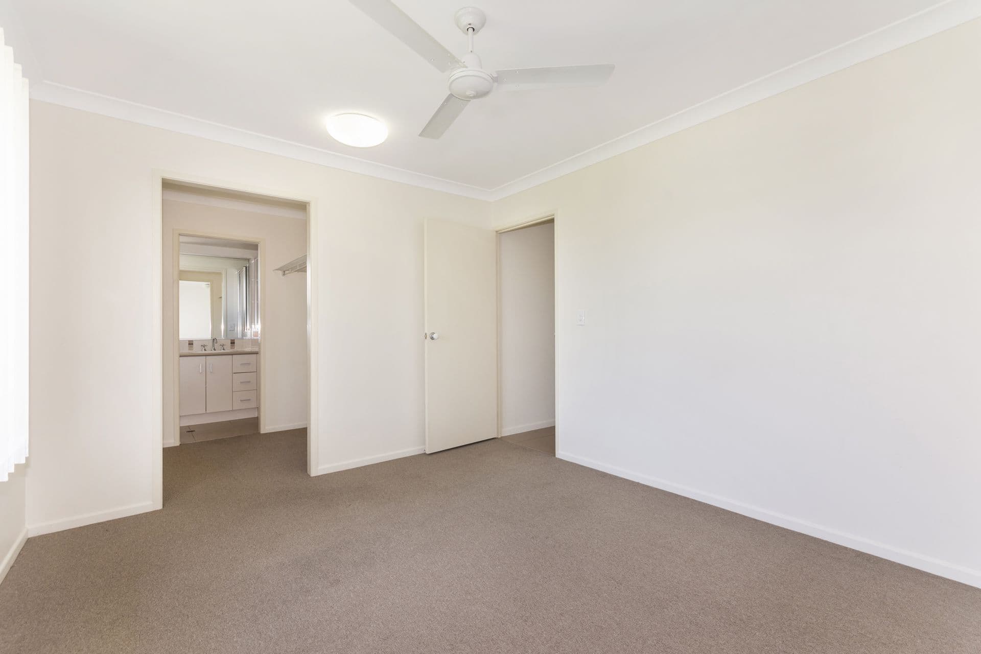 20 Lochern Way, Bushland Beach, QLD, 4818, Bushland Beach - Thumbnail 4