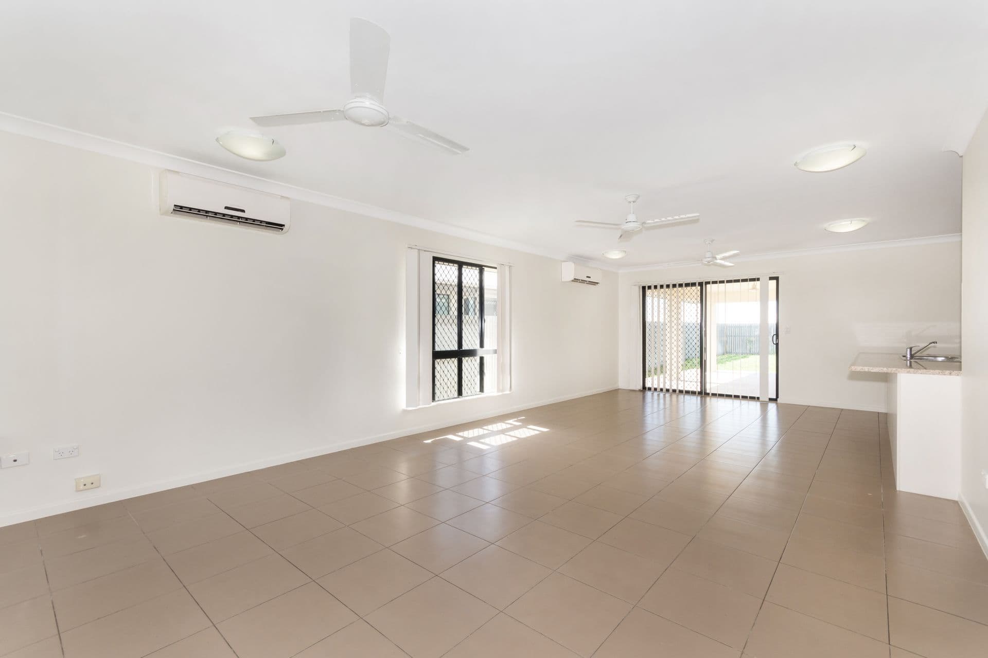 20 Lochern Way, Bushland Beach, QLD, 4818, Bushland Beach - Thumbnail 3