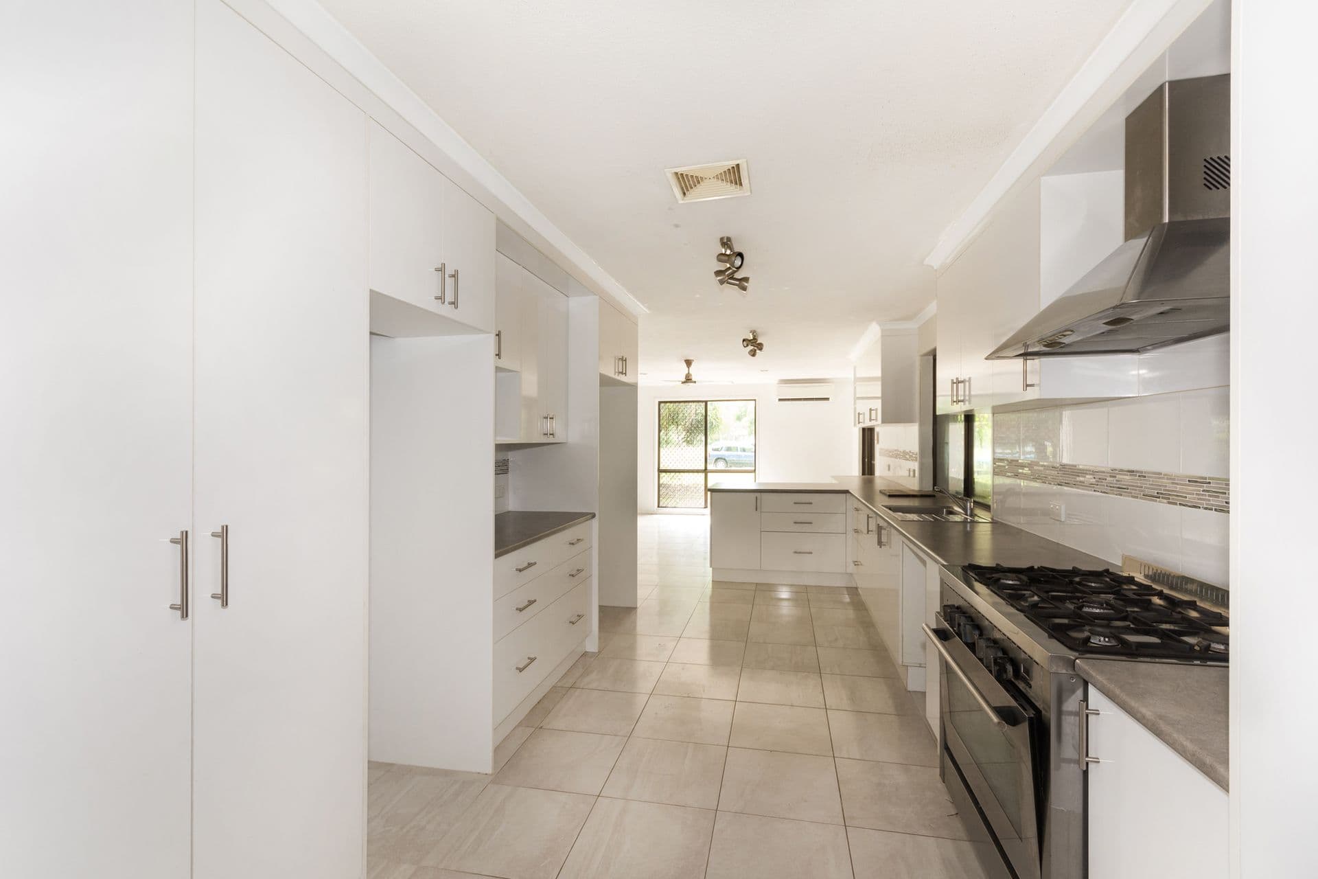 124 Toolakea Beach Road, Bluewater, QLD, 4818, Bluewater - Thumbnail 2