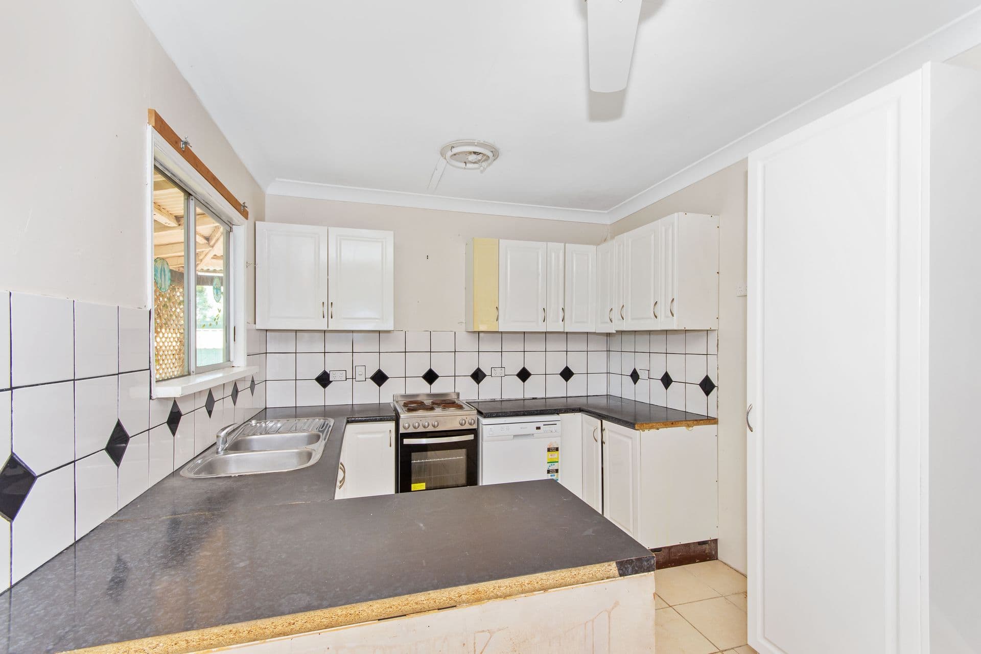 8 Barambah Street, Wulguru, QLD, 4811, Wulguru - Thumbnail 2