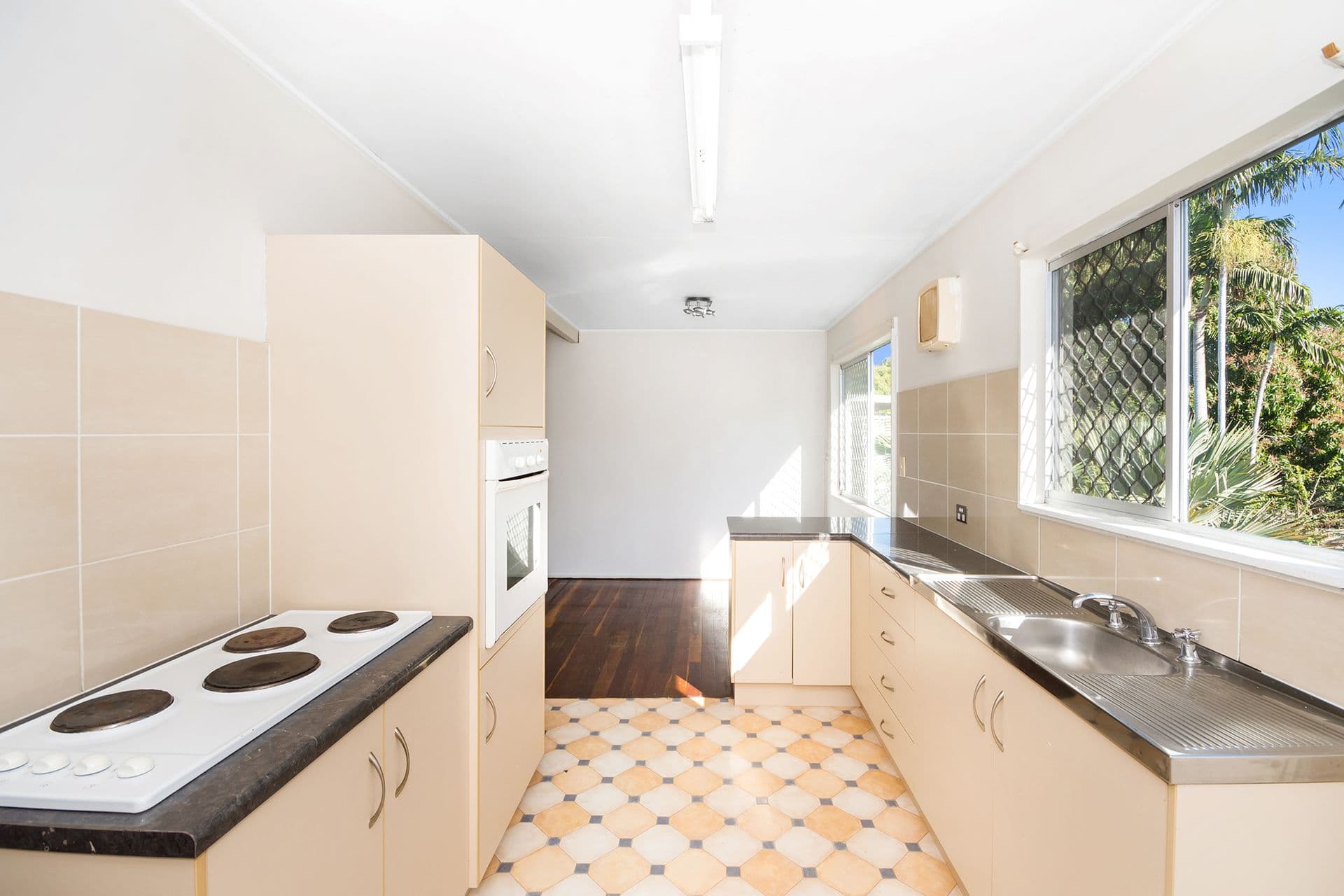 10 Valencia Street, Kirwan, QLD, 4817, Kirwan - Thumbnail 2