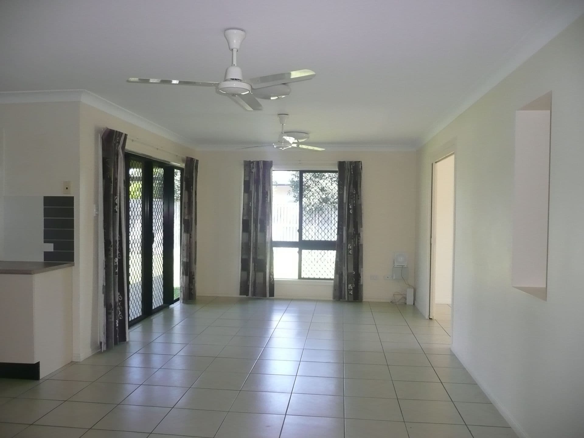 24 Woodwark Drive, Bushland Beach, QLD, 4818, Bushland Beach - Thumbnail 4
