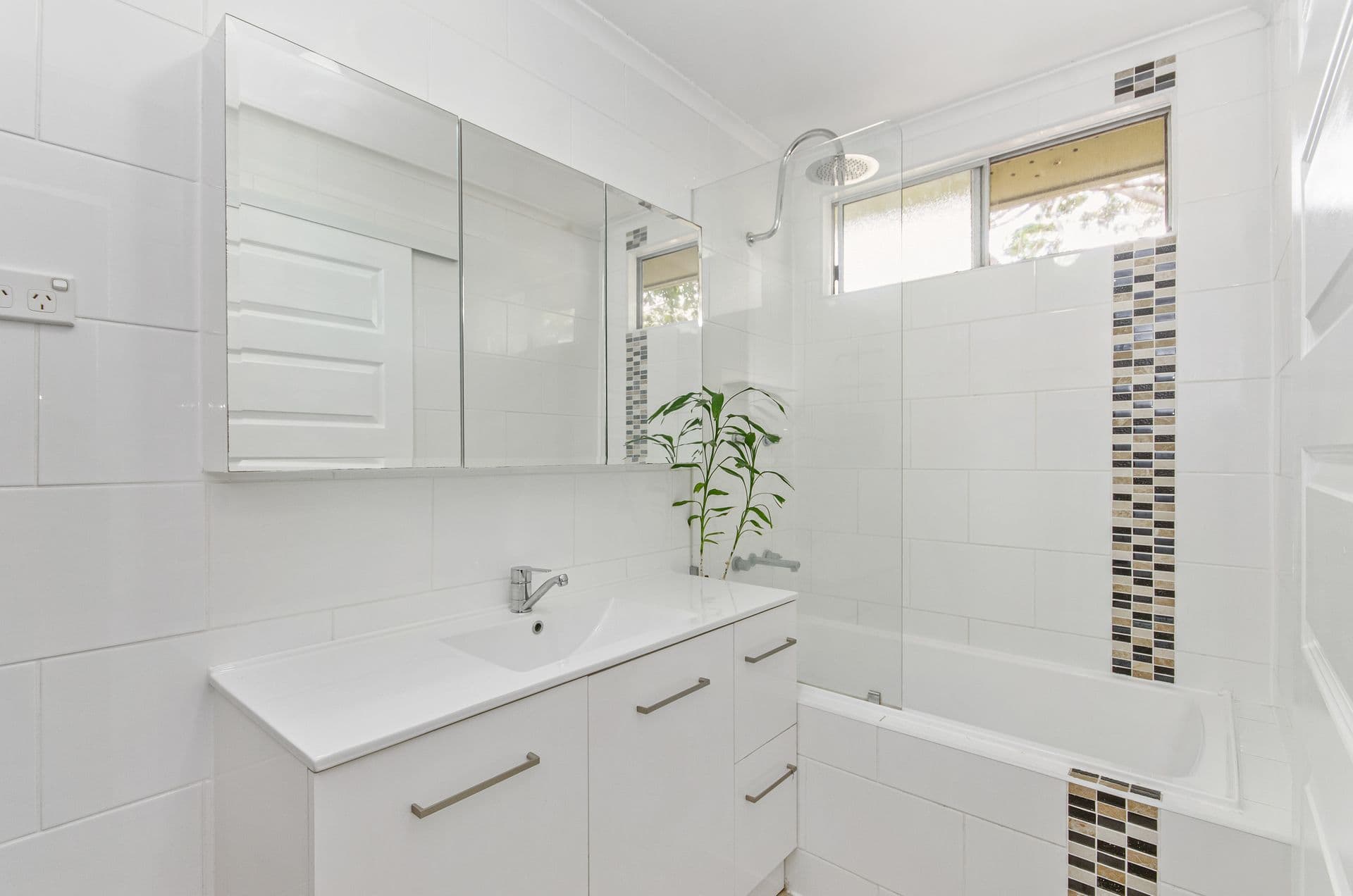 37 Davies Street, Mount Louisa, QLD, 4814, Mount Louisa - Thumbnail 3