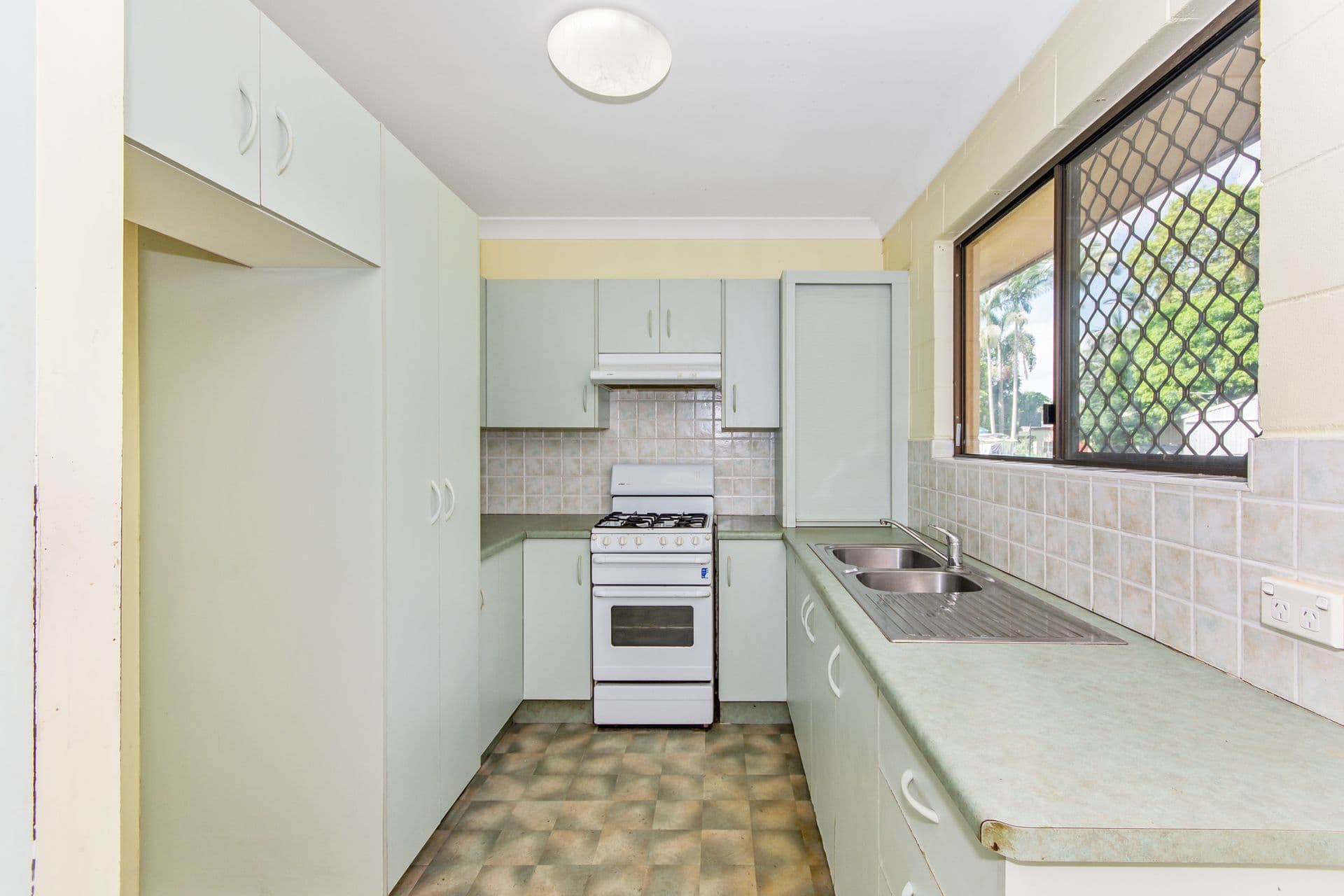 957 Riverway Drive, Condon, QLD, 4815, Condon - Thumbnail 2
