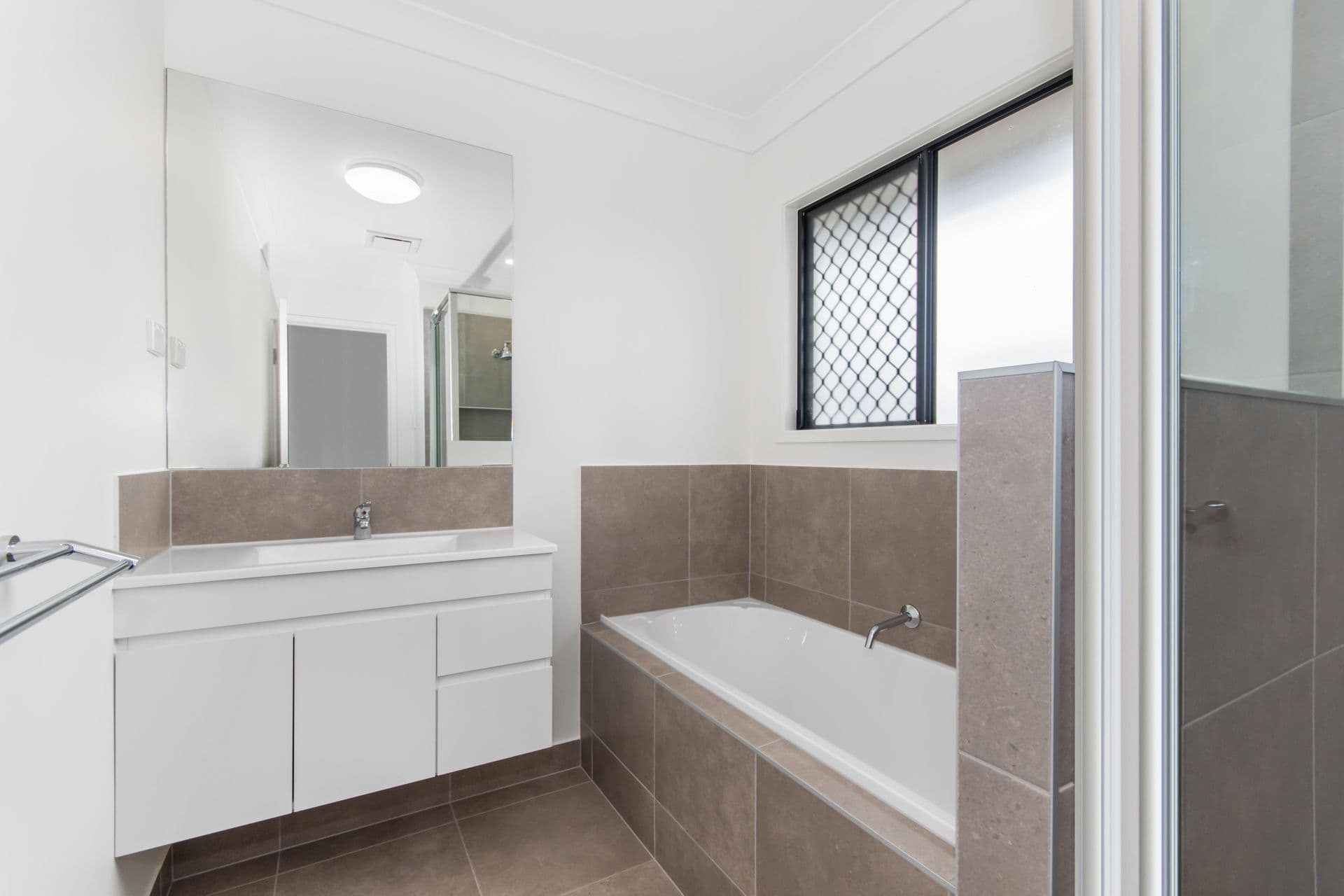 27 Mesa Circuit, Cosgrove, QLD, 4818, Cosgrove - Thumbnail 3