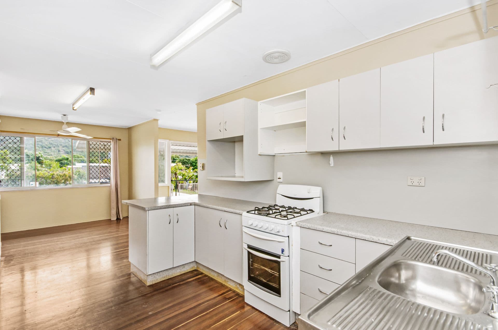 16 Ives Street, Kirwan, QLD, 4817, Kirwan - Thumbnail 4