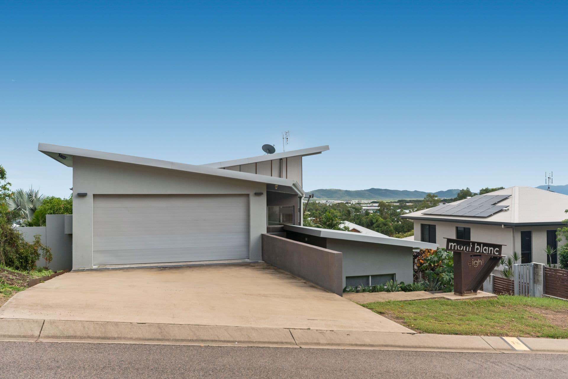 8 Mont Blanc Place, Mount Louisa, QLD, 4814, Mount Louisa - Thumbnail 2