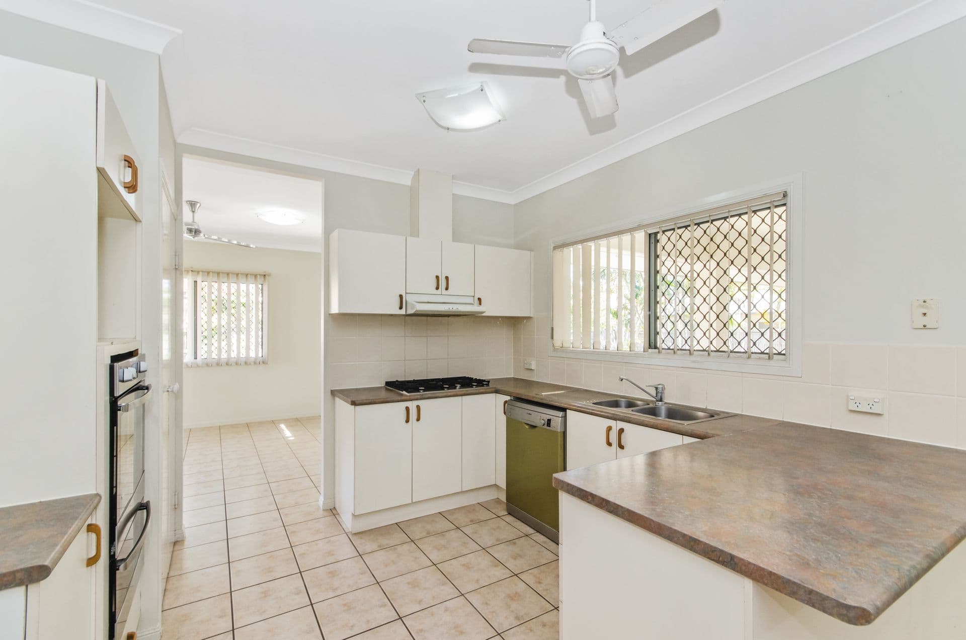 10 Alpina Place, Kirwan, QLD, 4817, Kirwan - Thumbnail 5