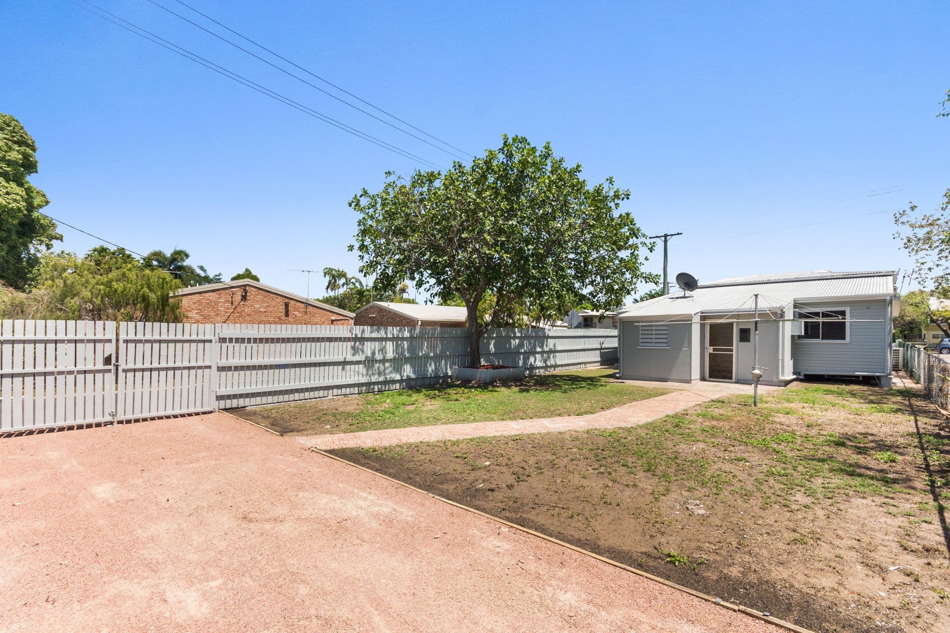 44 Bayswater Road, Hyde Park, QLD, 4812, Hyde Park - Thumbnail 2