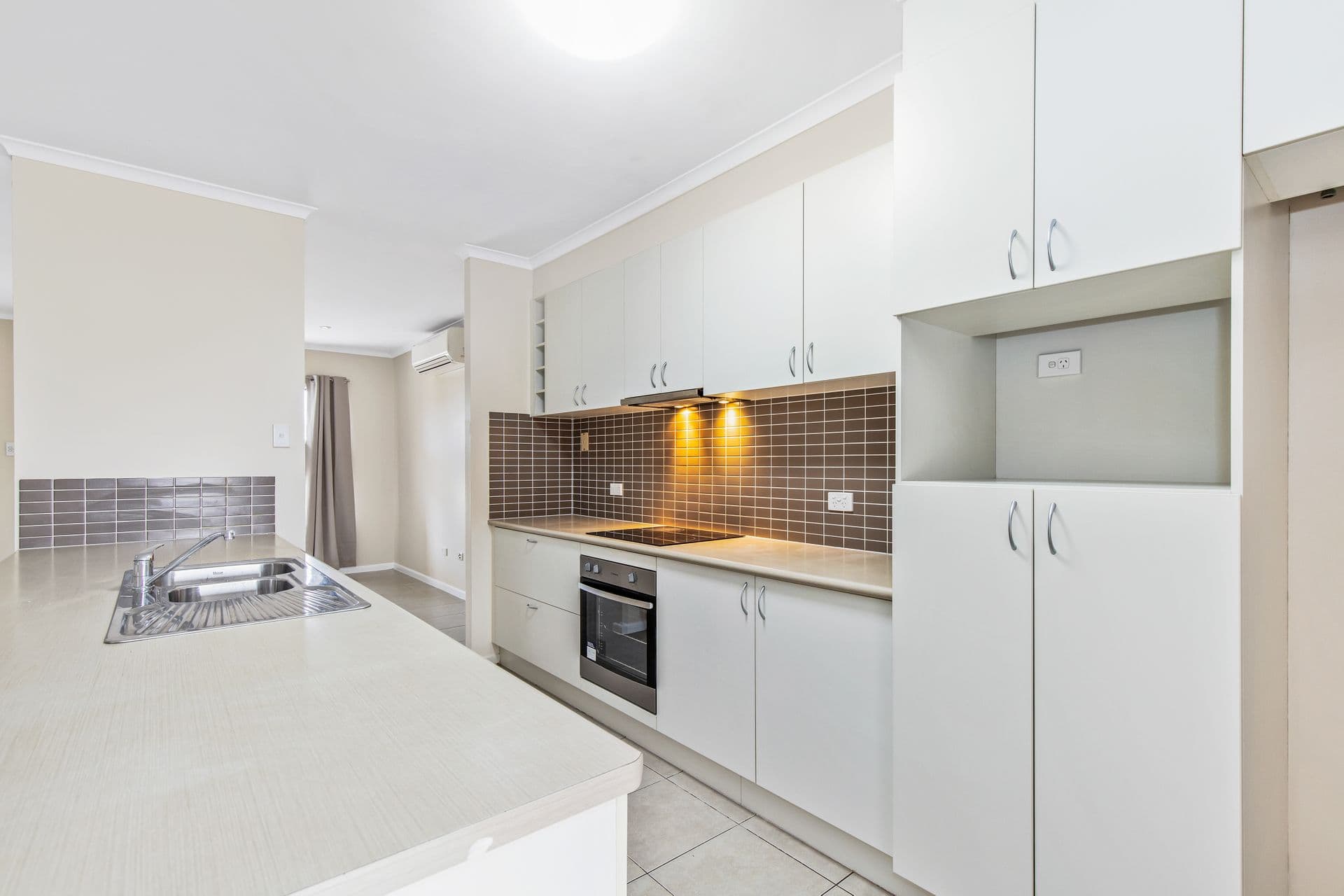 36 Beach Oak Drive, Mount Low, QLD, 4818, Mount Low - Thumbnail 2