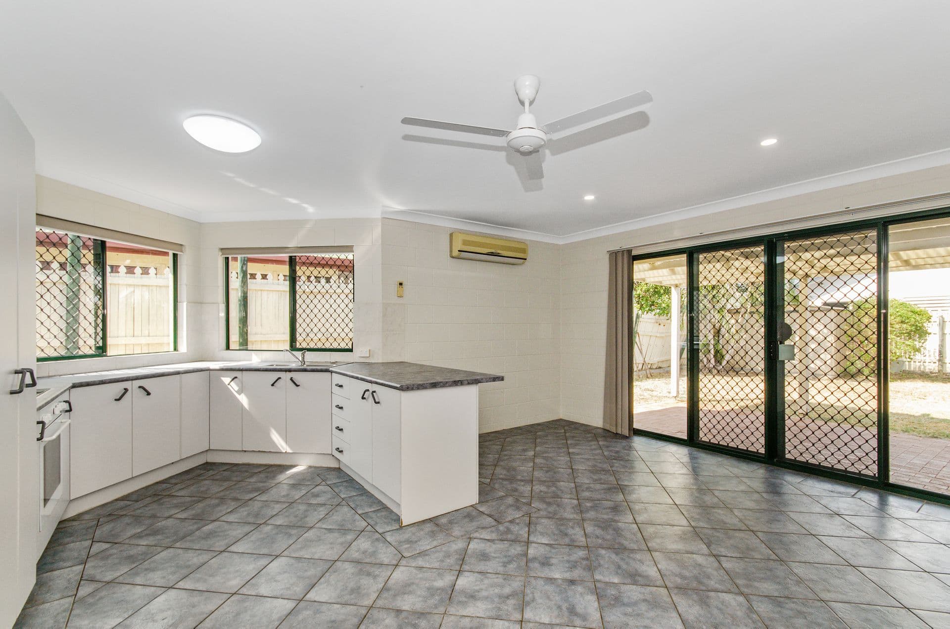 33 Templeton Crescent, Douglas, QLD, 4814, Douglas - Thumbnail 2