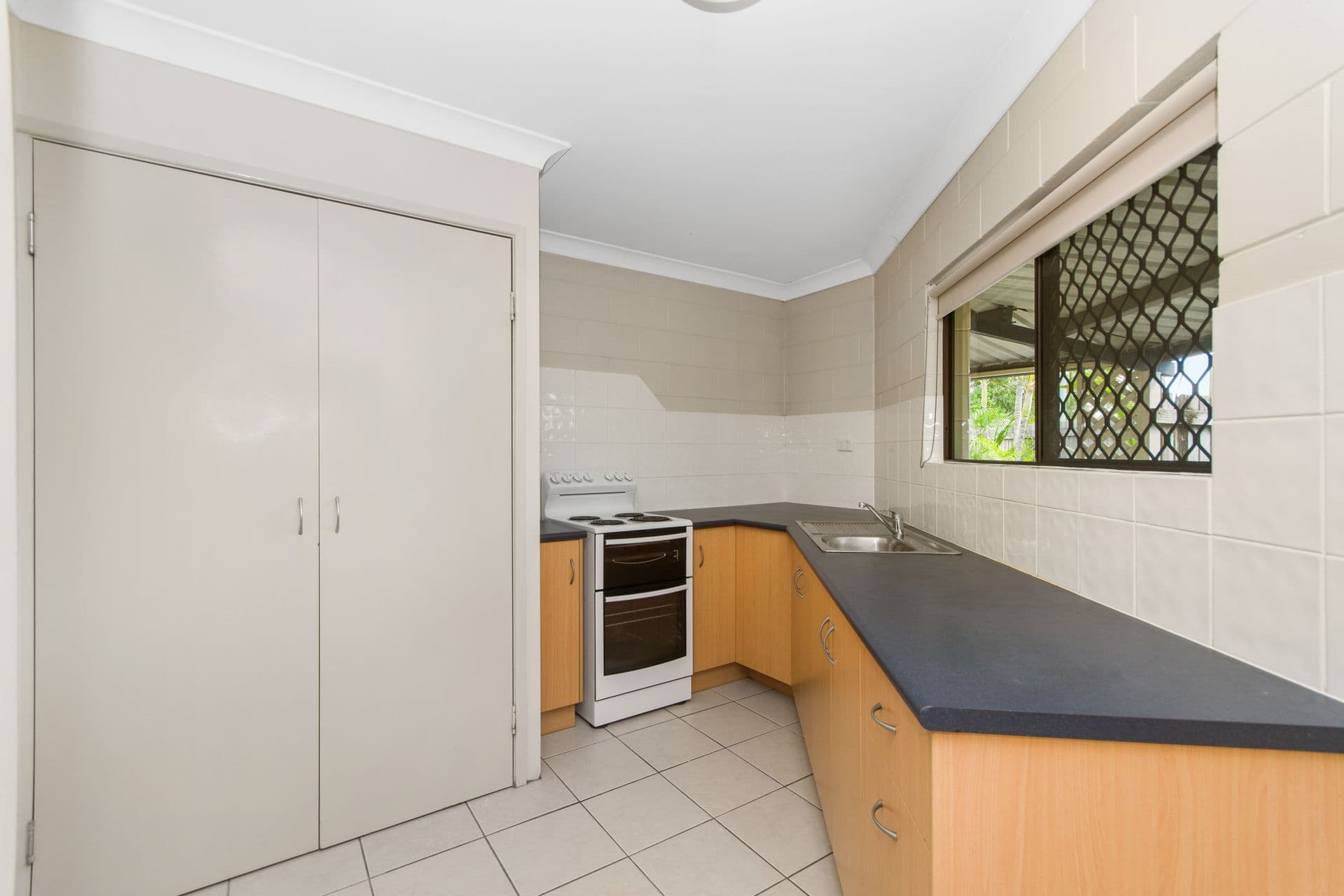 4/41 Nix Street, West End, QLD, 4810, West End - Thumbnail 2