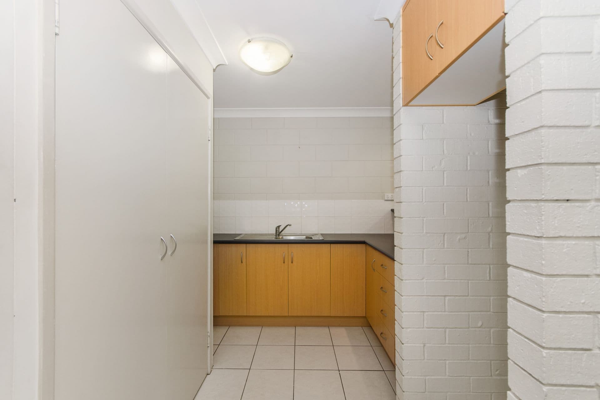 2/41 Nix Street, West End, QLD, 4810, West End - Thumbnail 2