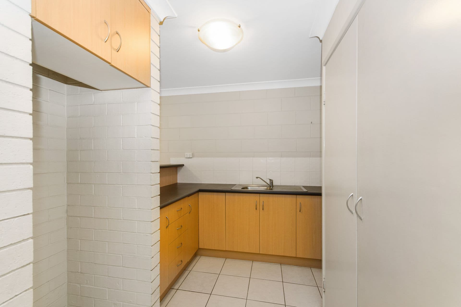 1/41 Nix Street, West End, QLD, 4810, West End - Thumbnail 2