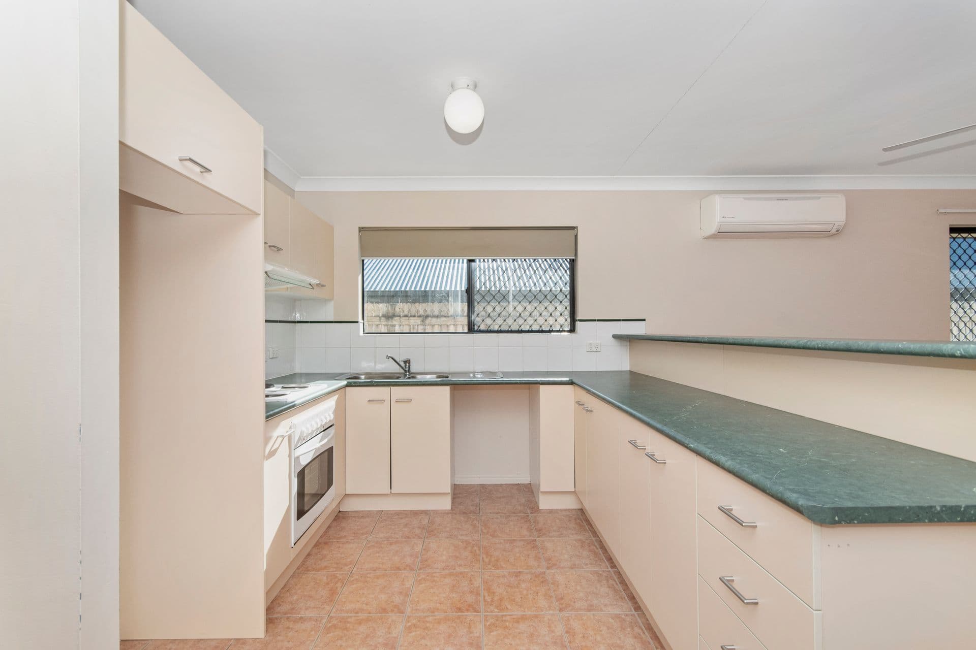 10 Silverleaf Court, Douglas, QLD, 4814, Douglas - Thumbnail 4