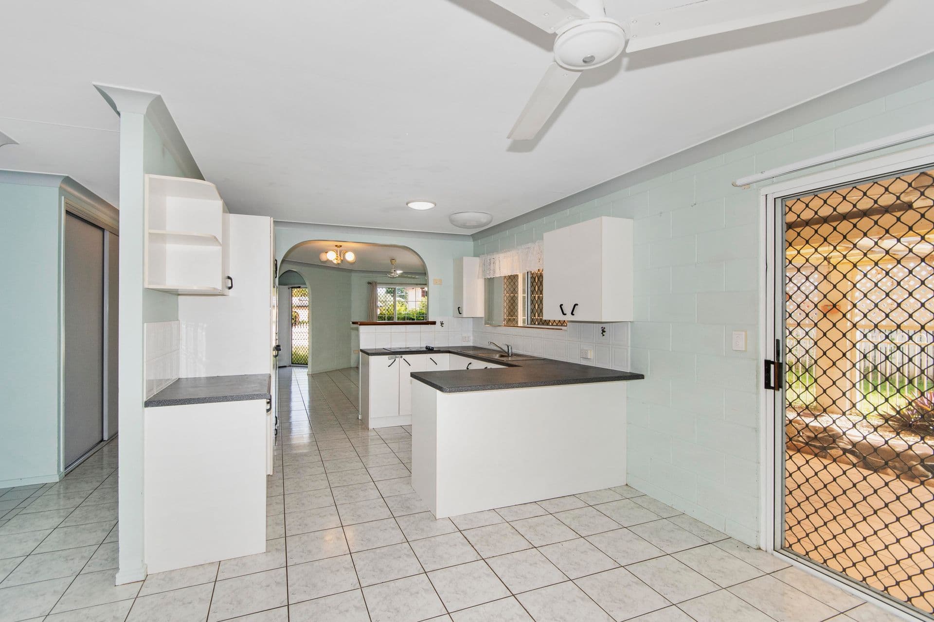 212 Upper Miles Avenue, Kelso, QLD, 4815, Kelso - Thumbnail 2