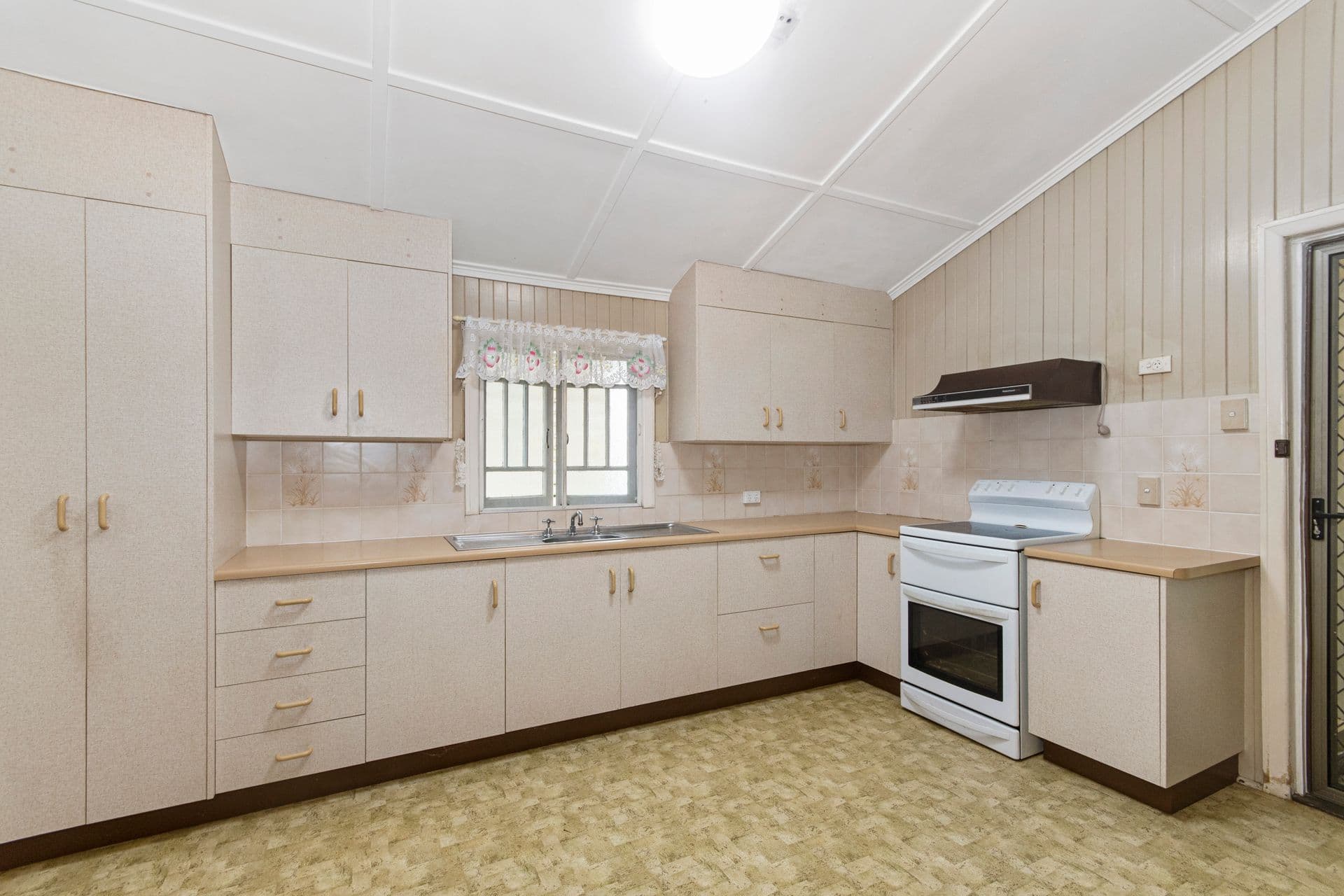 36 Granville Street, Pimlico, QLD, 4812, Pimlico - Thumbnail 5