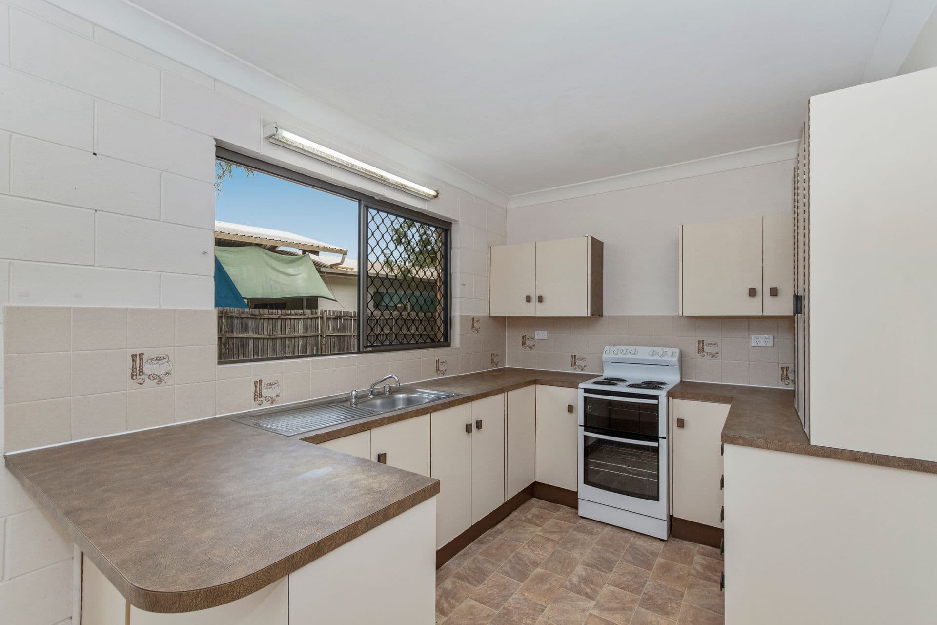 22 Bernarra Street, Rasmussen, QLD, 4815, Rasmussen - Thumbnail 3