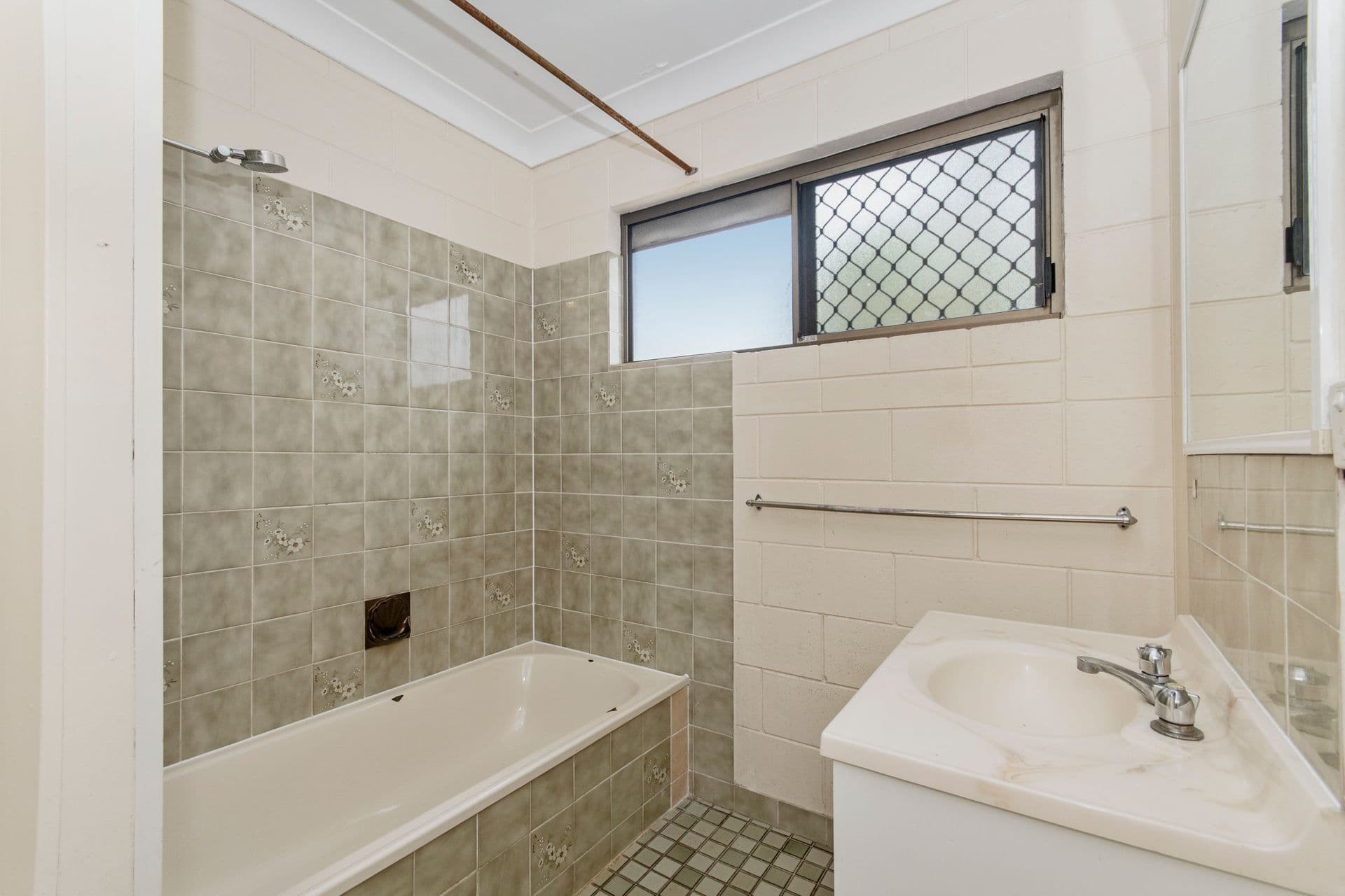 22 Bernarra Street, Rasmussen, QLD, 4815, Rasmussen - Thumbnail 5