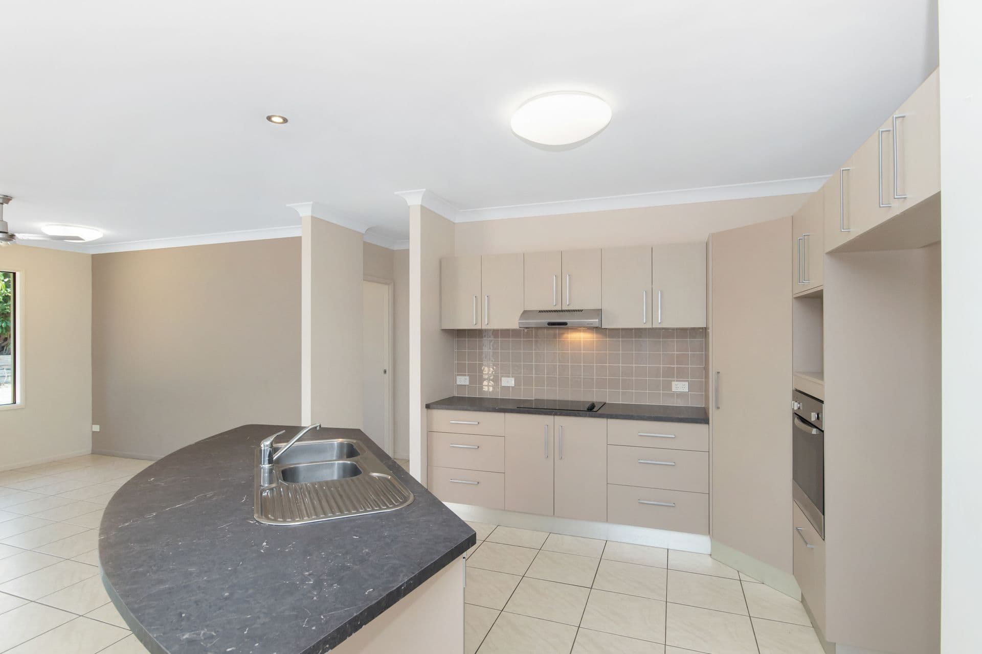 4 Mentmore Court, Bushland Beach, QLD, 4818, Bushland Beach - Thumbnail 2