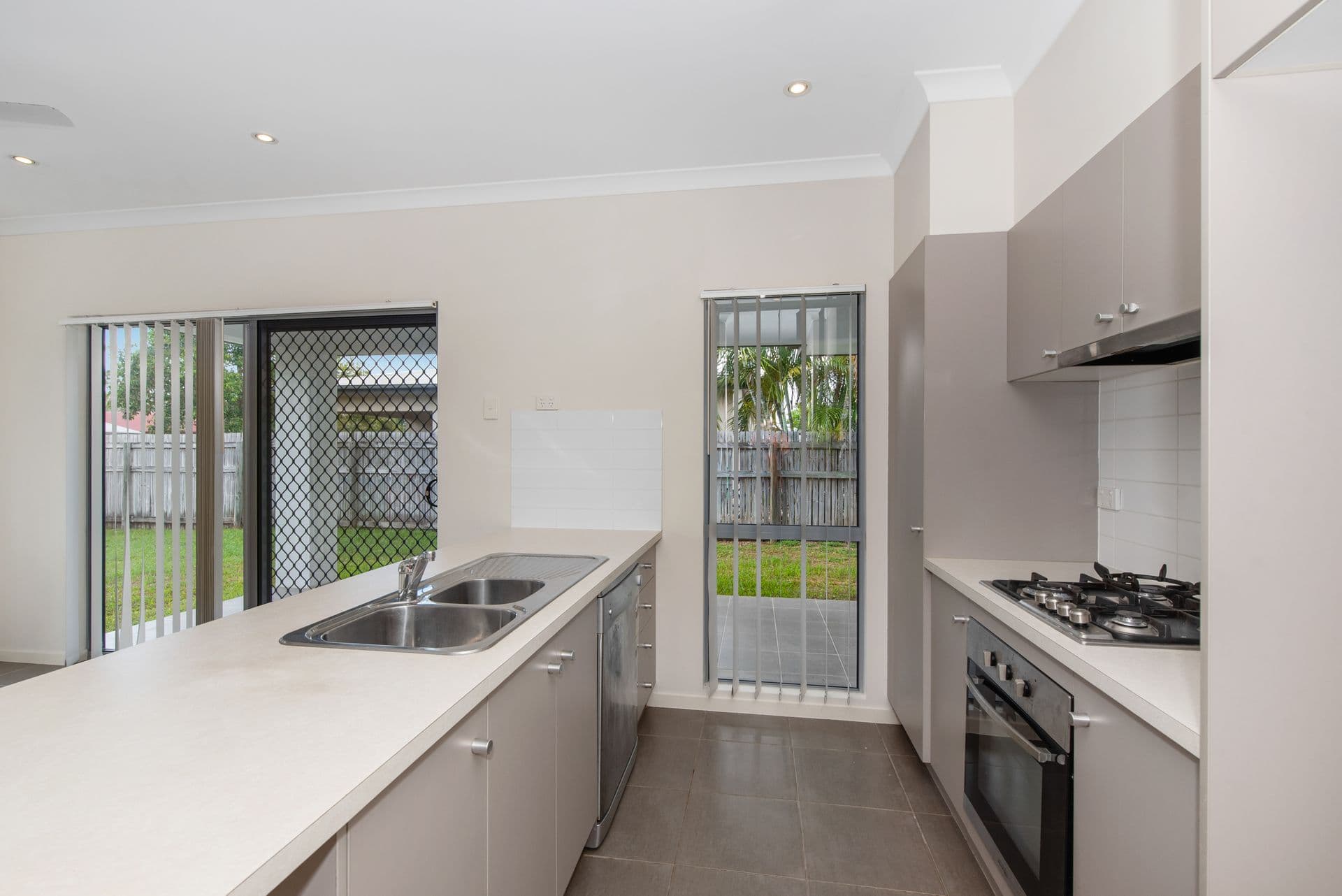 13 Yarra Crescent, Kelso, QLD, 4815, Kelso - Thumbnail 2