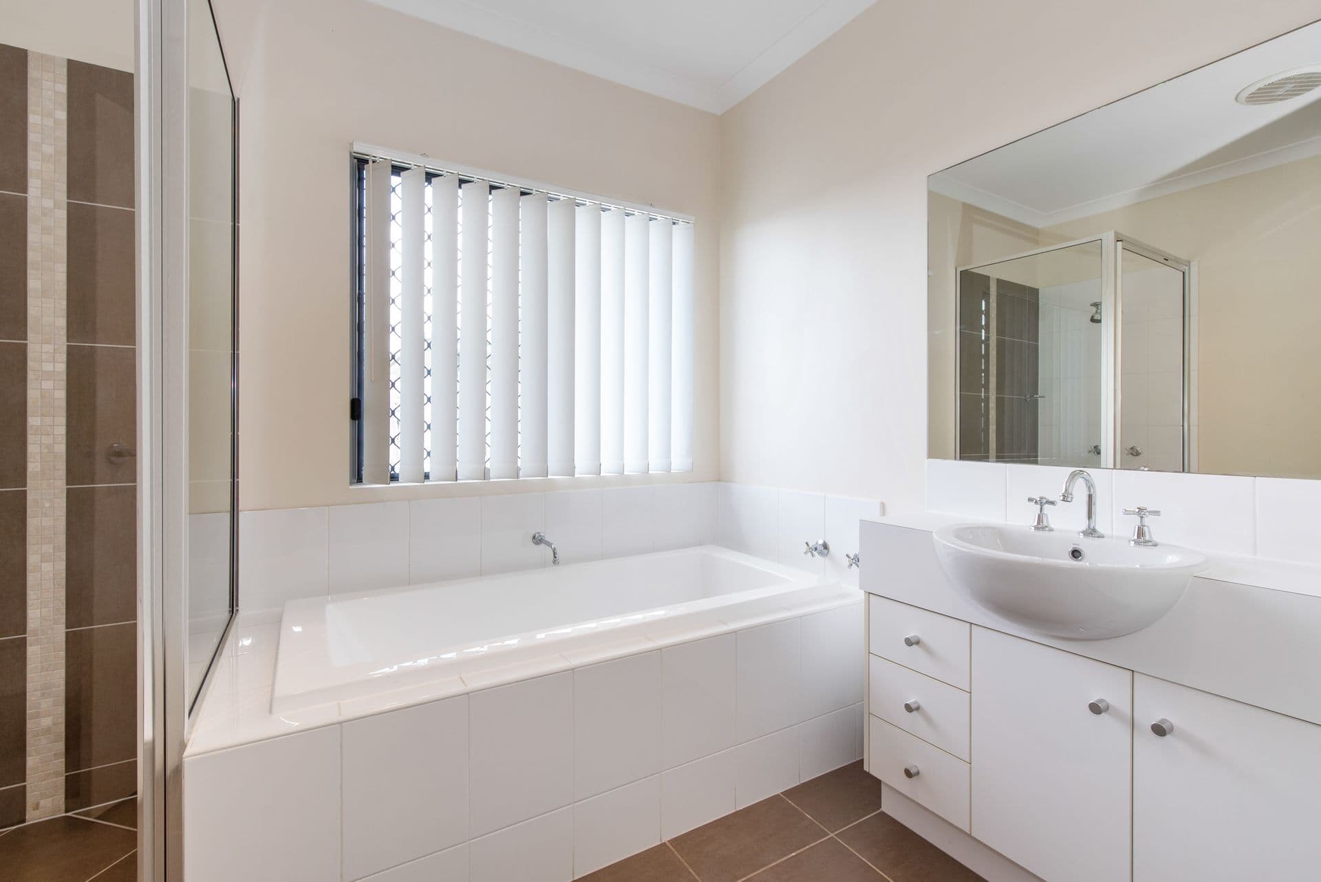 13 Yarra Crescent, Kelso, QLD, 4815, Kelso - Thumbnail 4