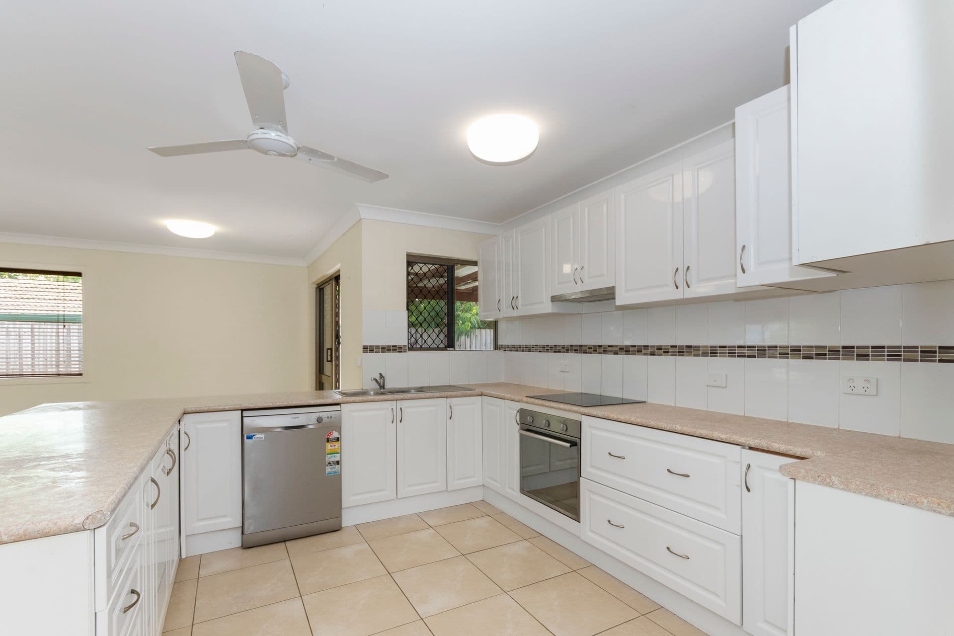 8 Woodlea Court, Kelso, QLD, 4815, Kelso - Thumbnail 3