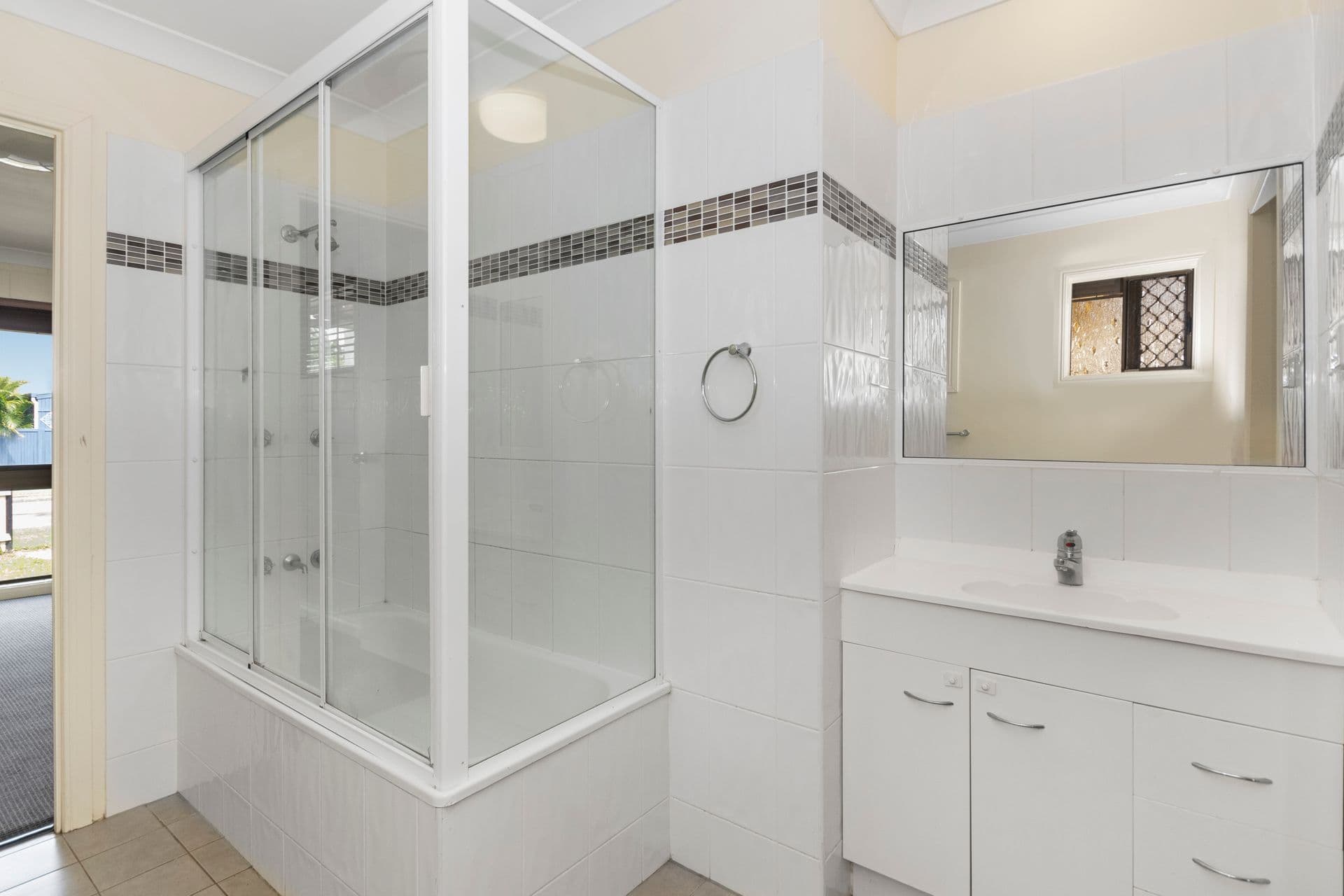 8 Woodlea Court, Kelso, QLD, 4815, Kelso - Thumbnail 4