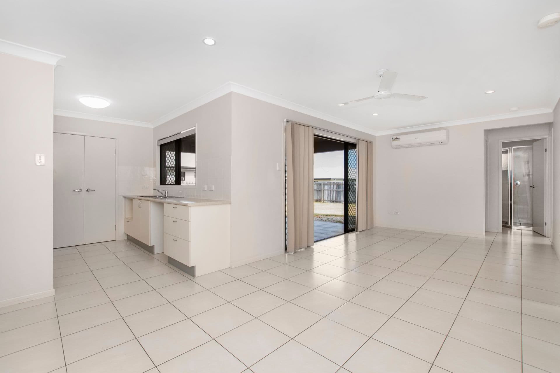 13 Ellsworth Drive, Mount Louisa, QLD, 4814, Mount Louisa - Thumbnail 4