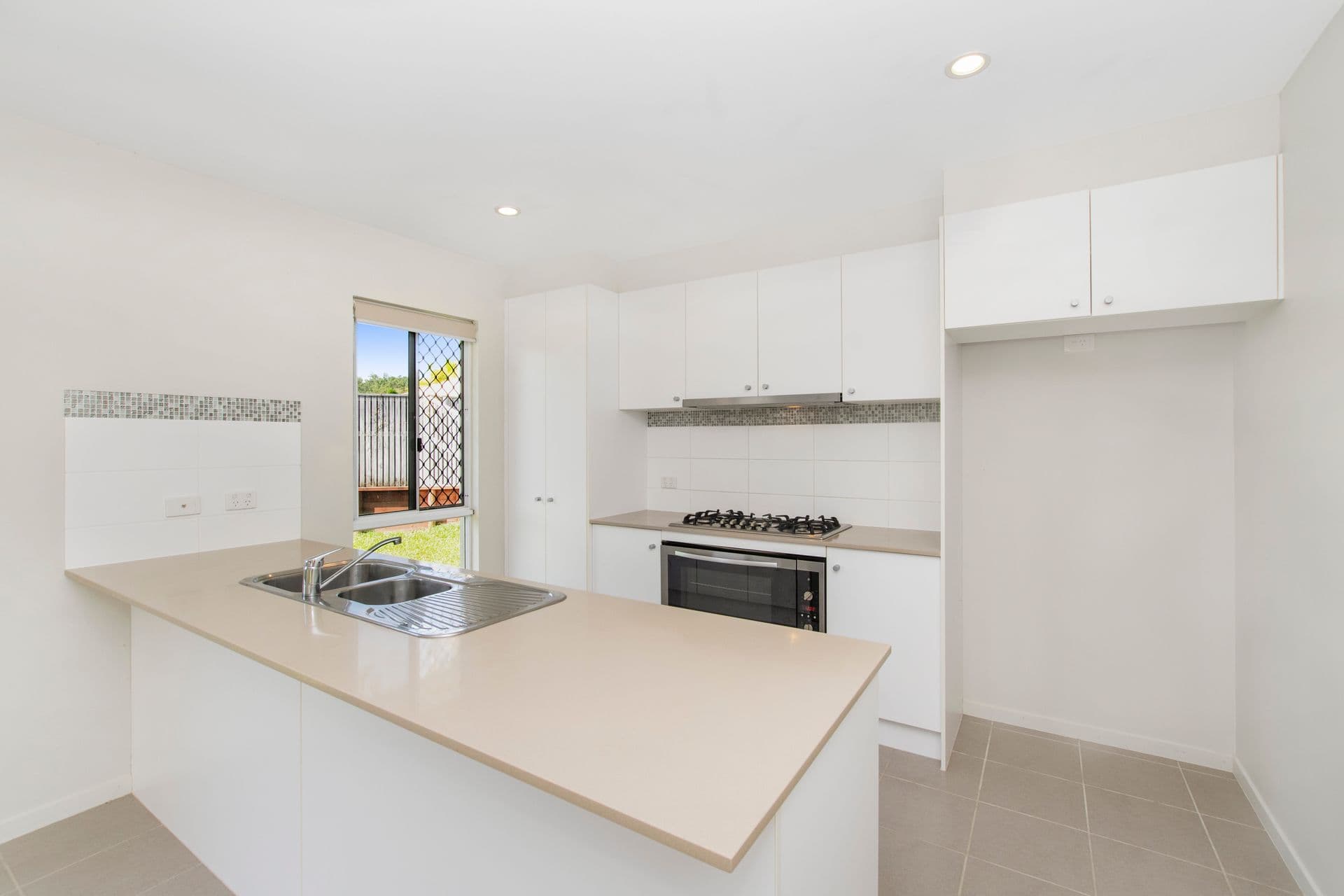 43 Hillock Crescent, Bushland Beach, QLD, 4818, Bushland Beach - Thumbnail 3