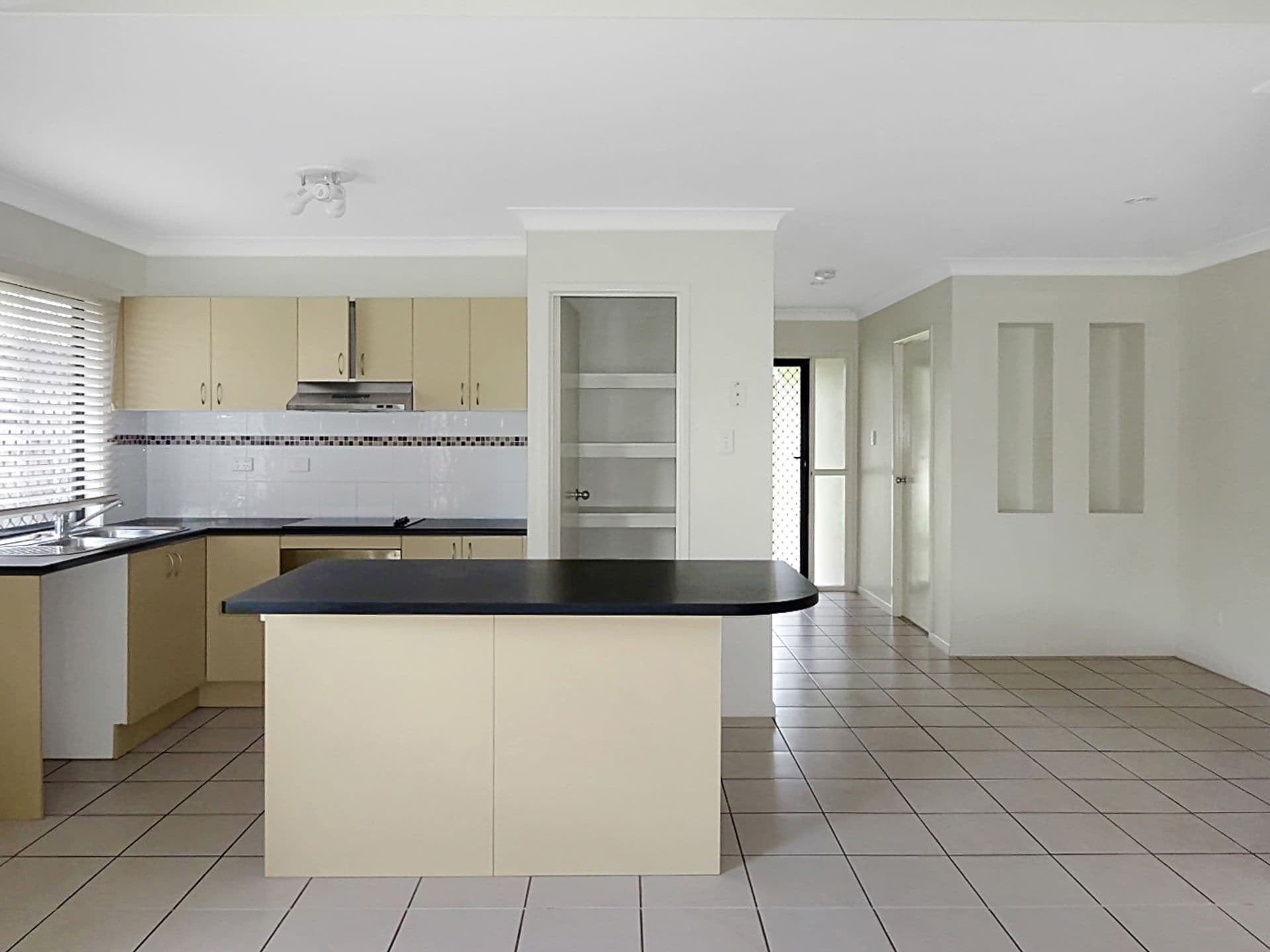 10 Henley Court, Kirwan, QLD, 4817, Kirwan - Thumbnail 3