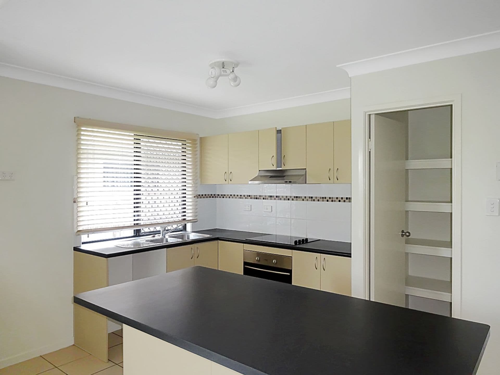 10 Henley Court, Kirwan, QLD, 4817, Kirwan - Thumbnail 4