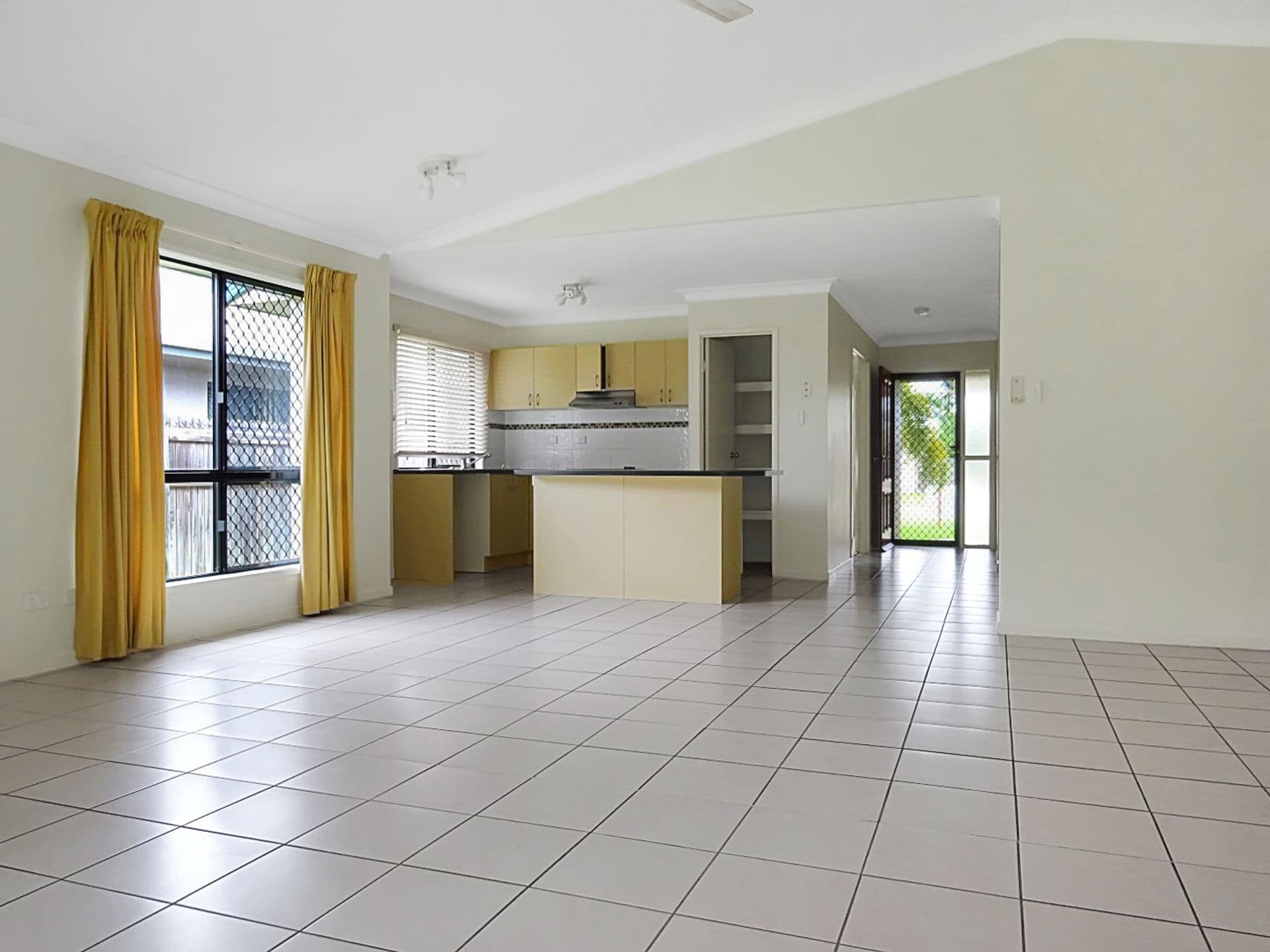 10 Henley Court, Kirwan, QLD, 4817, Kirwan - Thumbnail 2