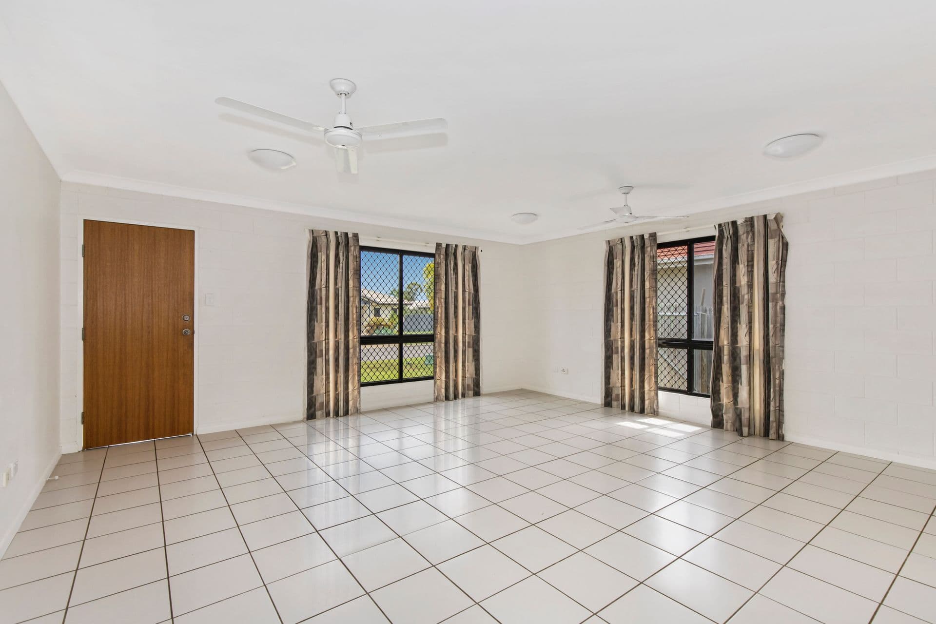 21 Dundabella Drive, Deeragun, QLD, 4818, Deeragun - Thumbnail 2