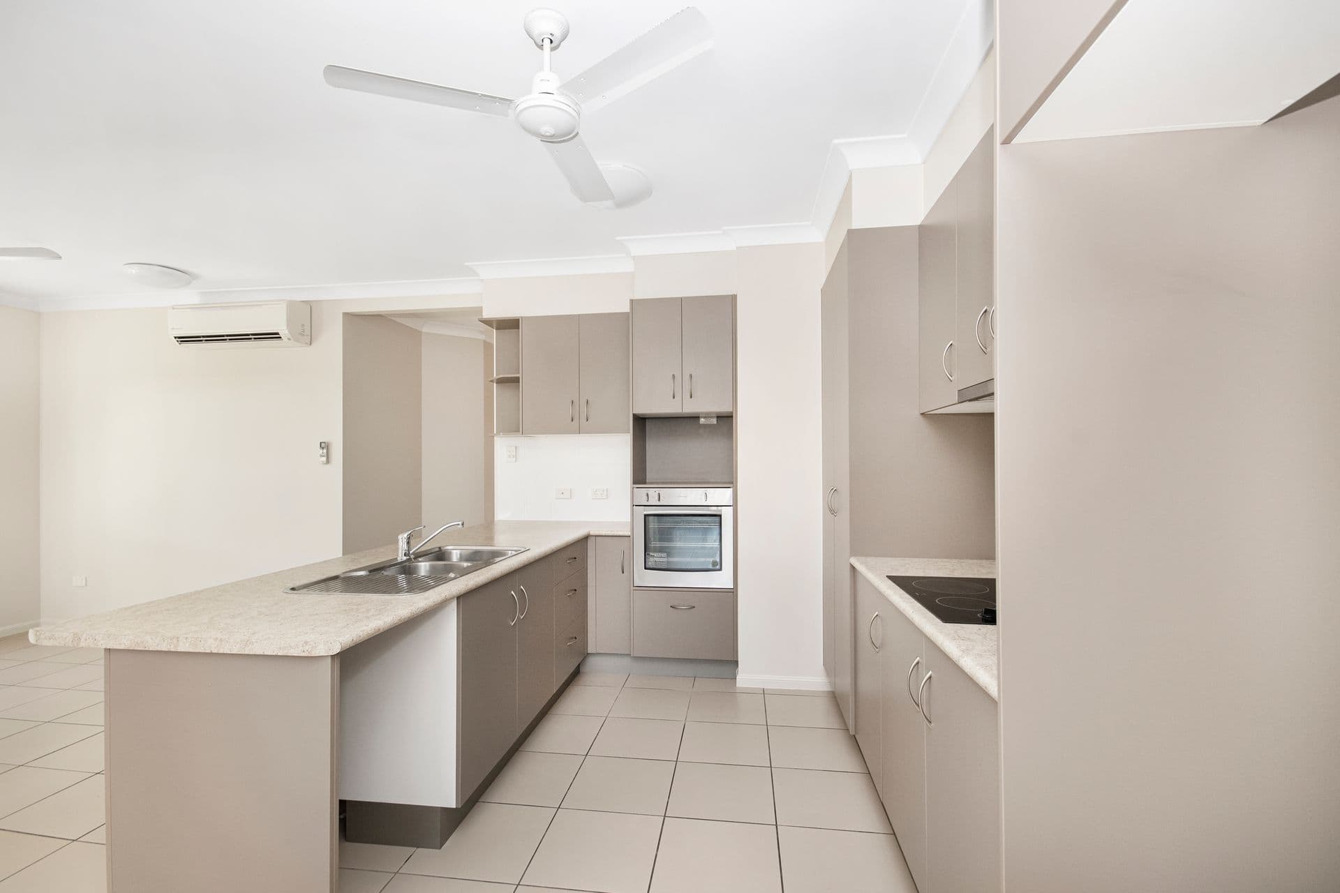 3 Sandon Place, Kelso, QLD, 4815, Kelso - Thumbnail 2