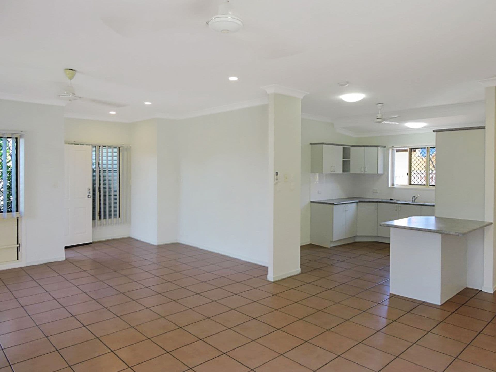 25 Eureka Crescent, Kirwan, QLD, 4817, Kirwan - Thumbnail 2