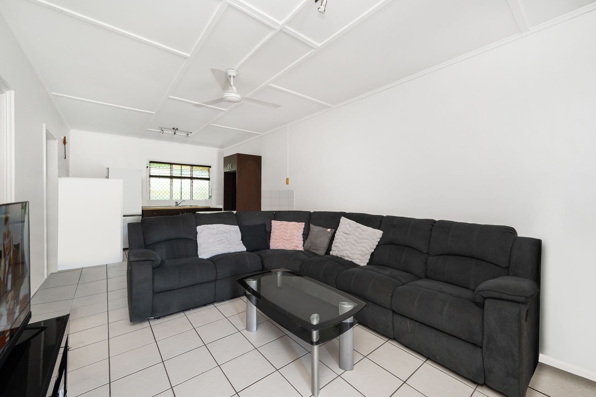 1/2 Haymarket Street, Hyde Park, QLD, 4812, Hyde Park - Thumbnail 2
